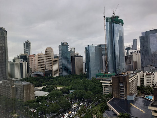 Modern skyline of a Latin American city with business districts and construction sites.