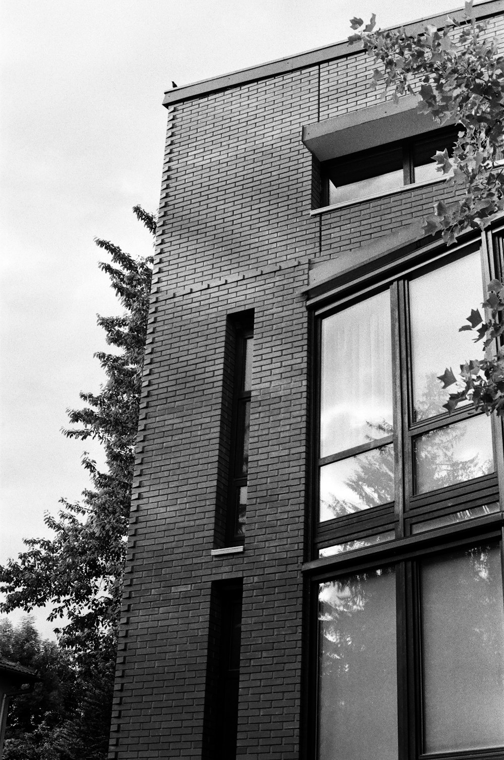 a black and white photo of a tall brick building