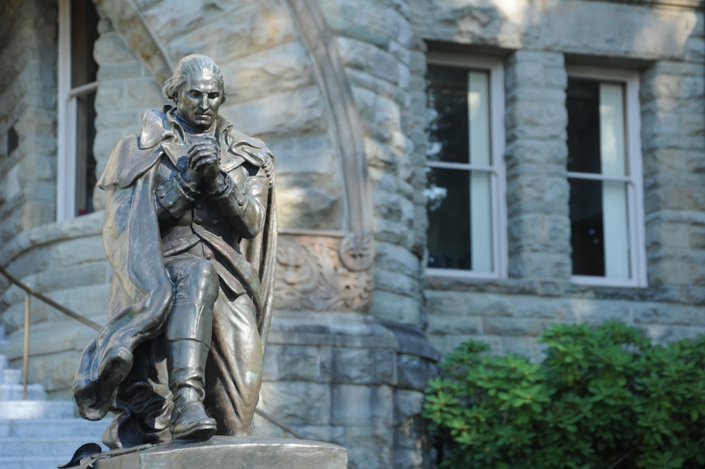 praying man statue