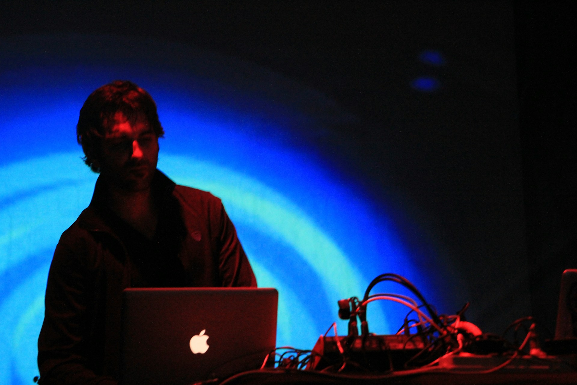 gray computer monitor