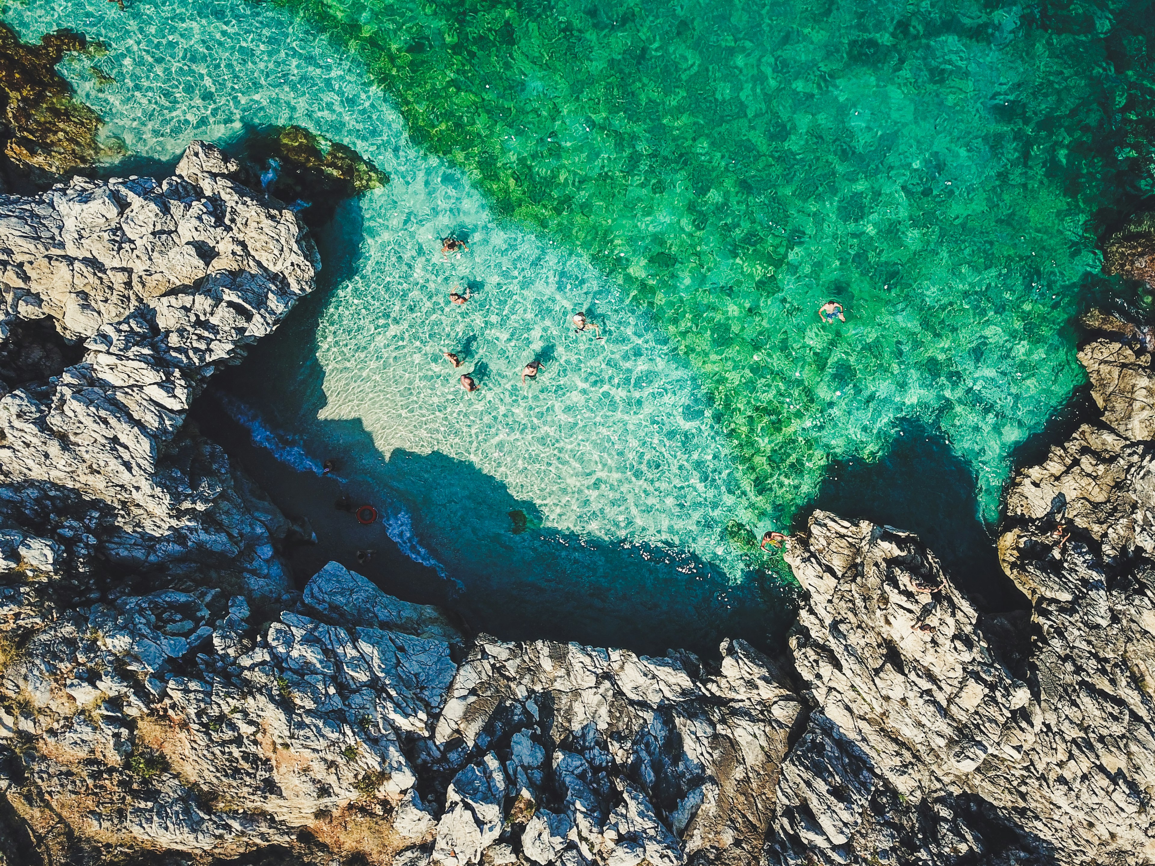 una caletta della riserva dello zingaro, uno dei posti più belli al mare in sicilia
