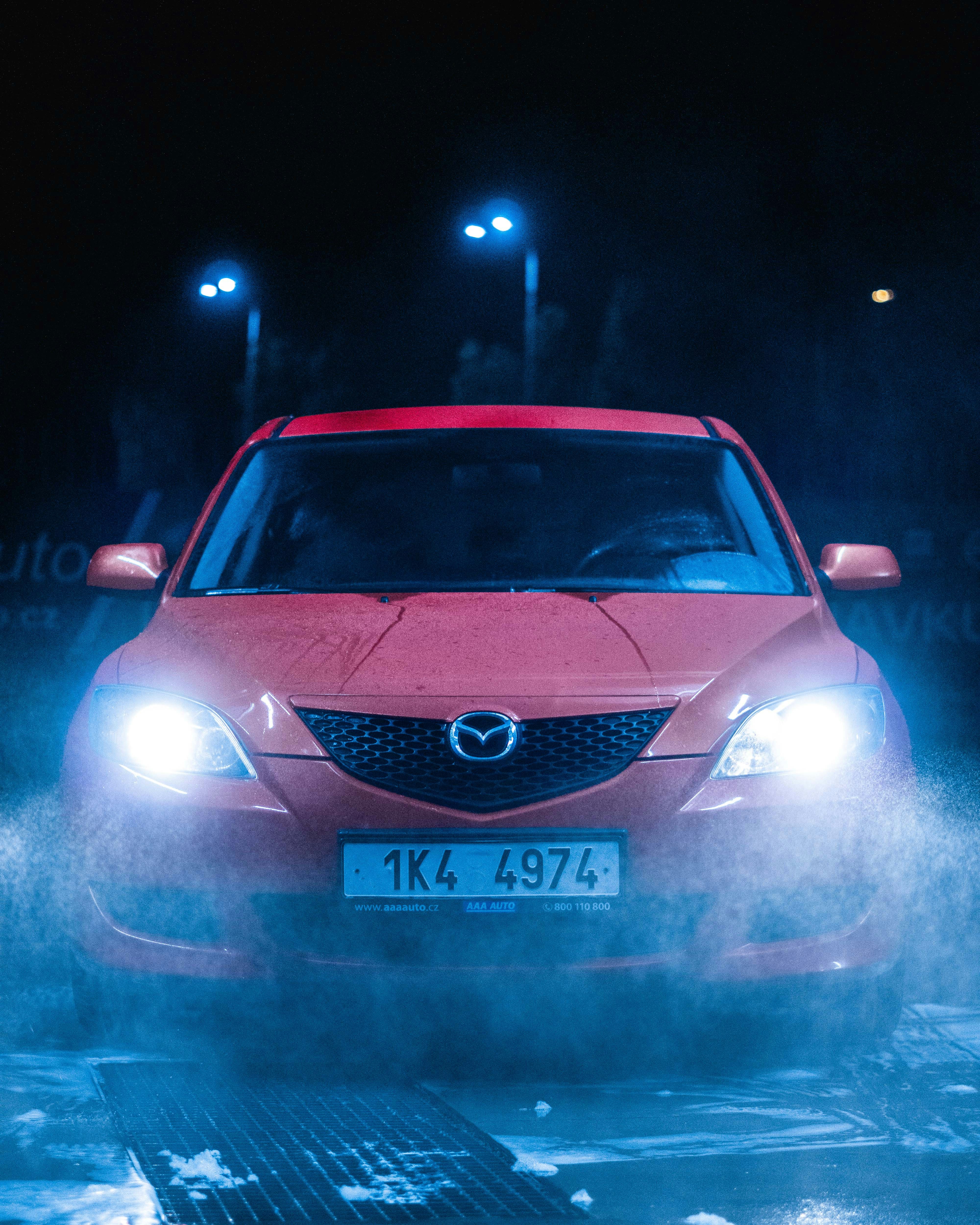 赤いマツダ車の写真 Unsplashで見つける車の無料写真