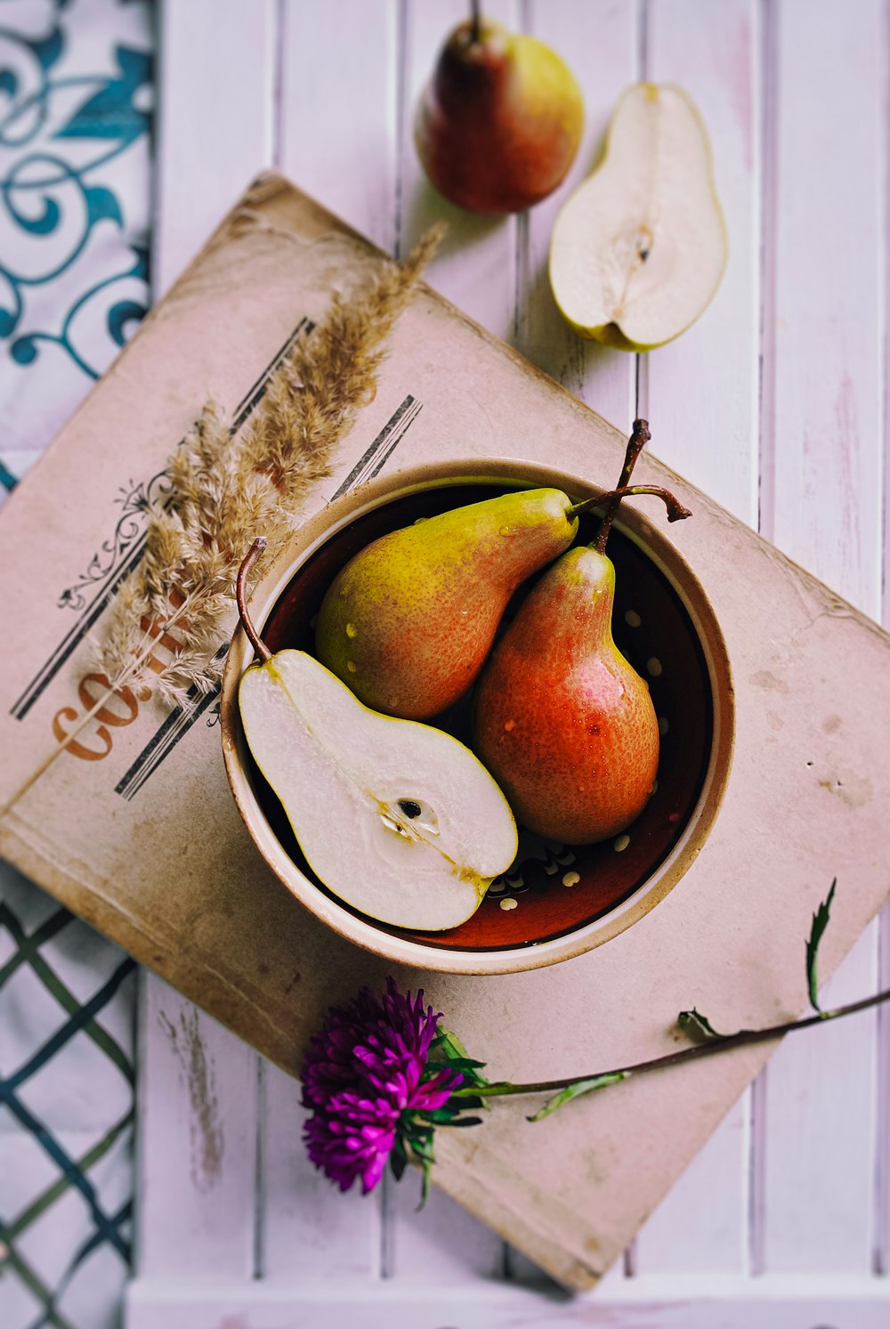 apple on tray