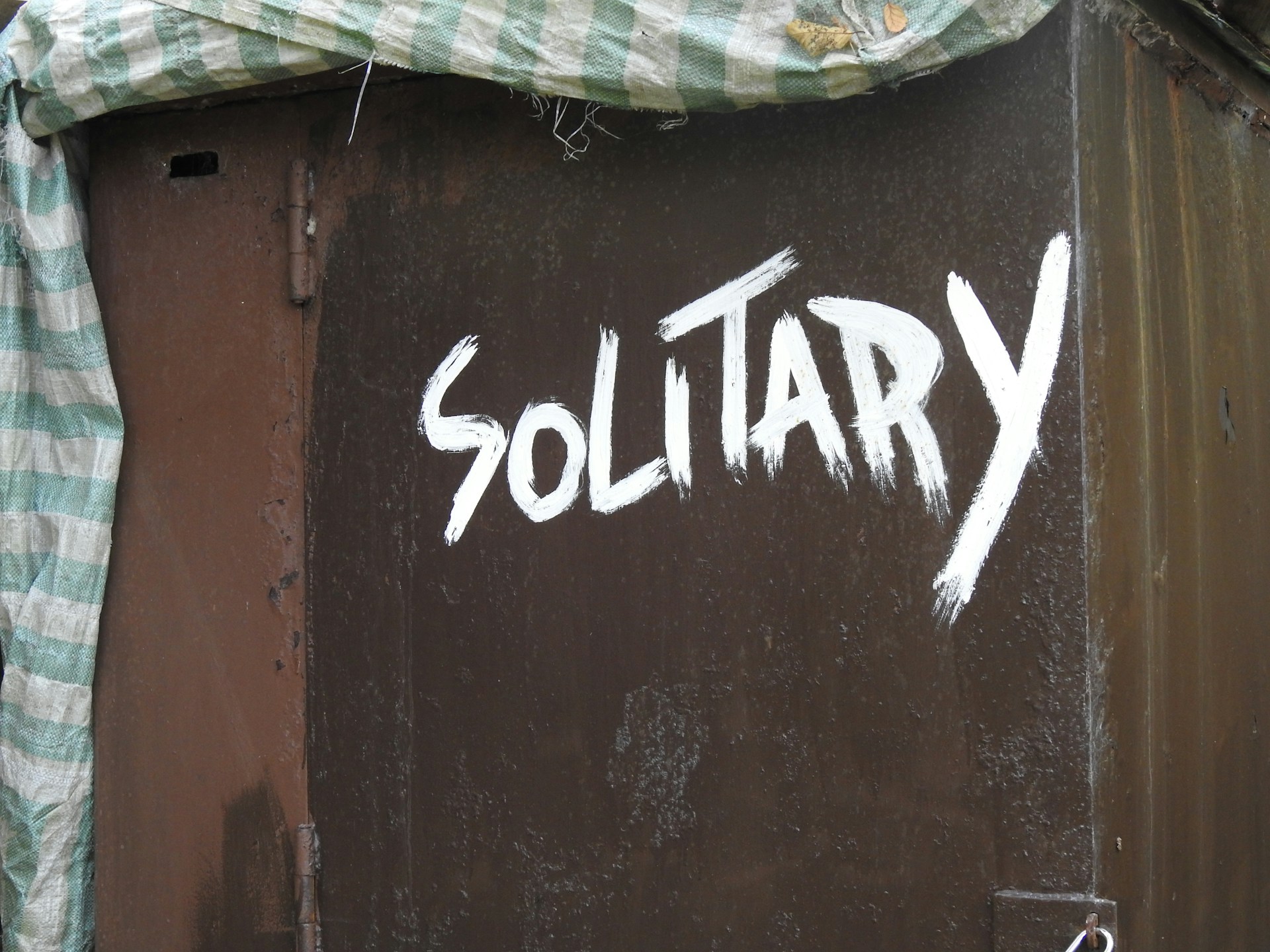 Solitary signage