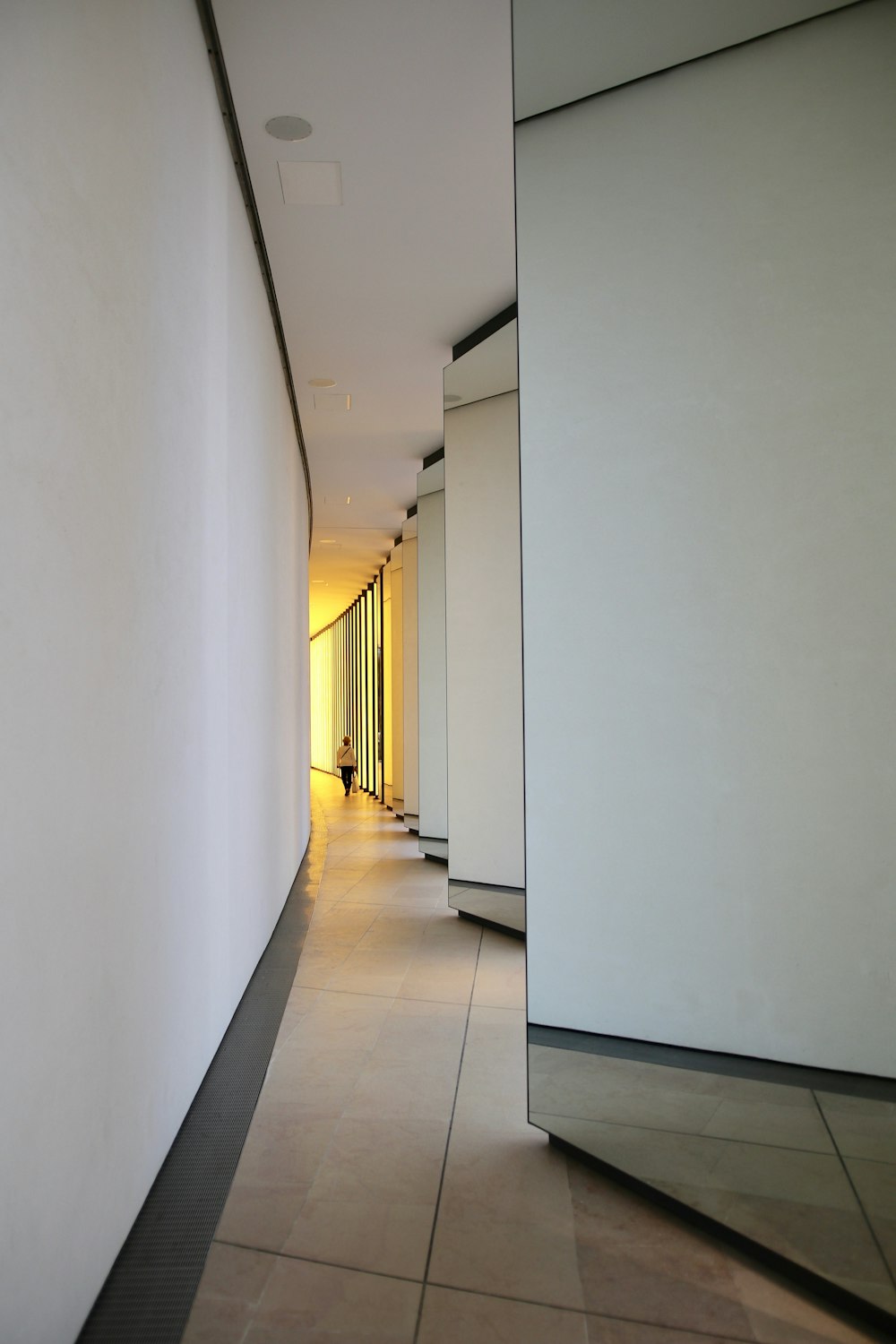closeup photography of hallway