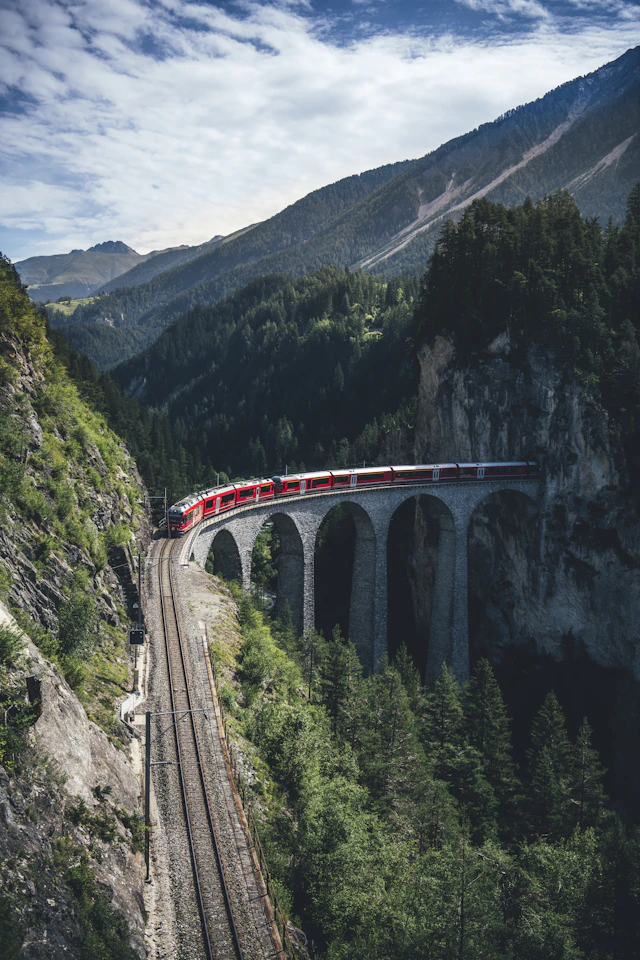 【2026年12月】ヨーロッパ鉄道一人旅完全ガイド｜ユーレイルパスで7日間5カ国を予算15万円で巡る実践プラン