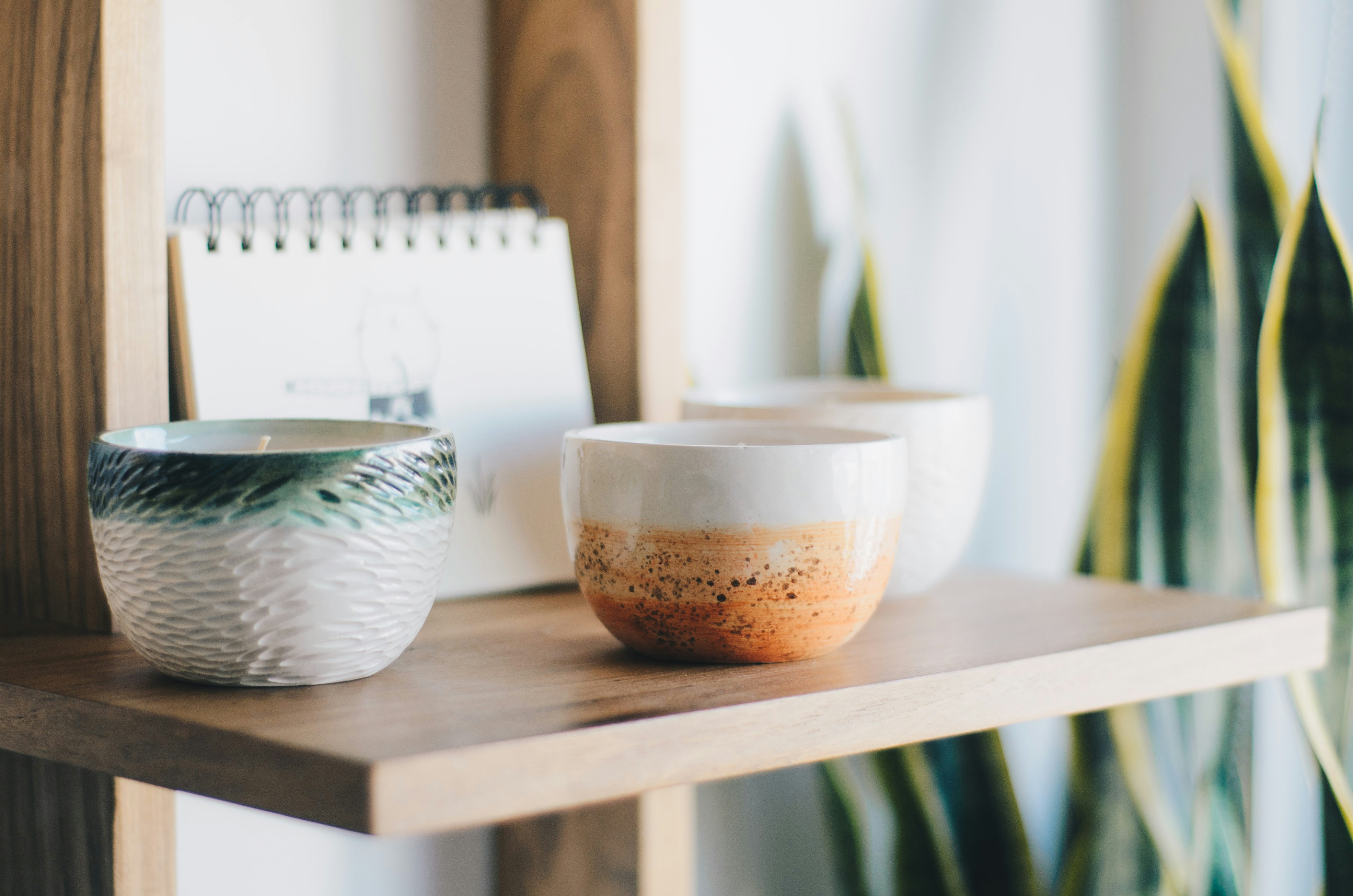 茶色の木製テーブル