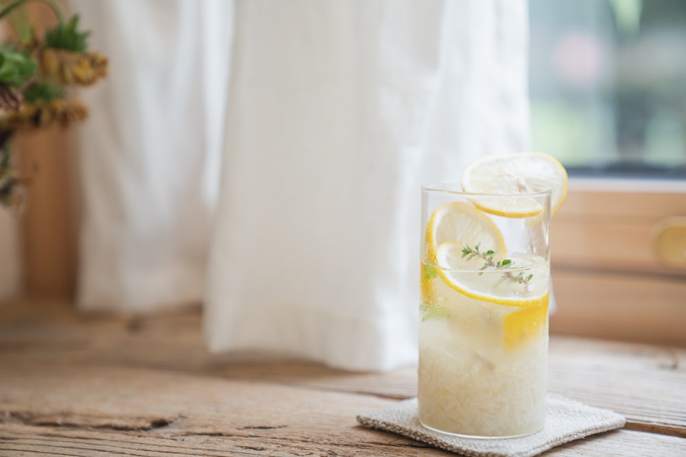 clear drinking glass with water and lemon