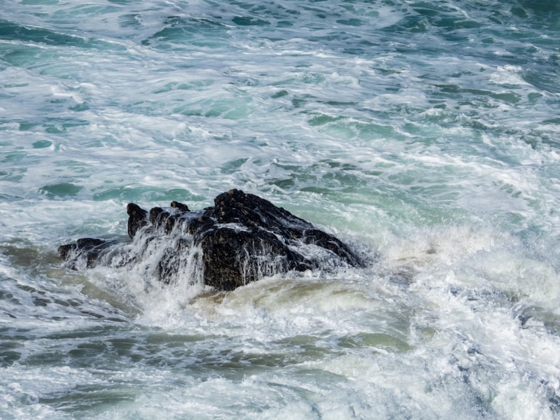 Sea waves crashing on the rocks at Bedruthan Steps, Cornwall