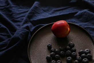 apple and blackberries on tray