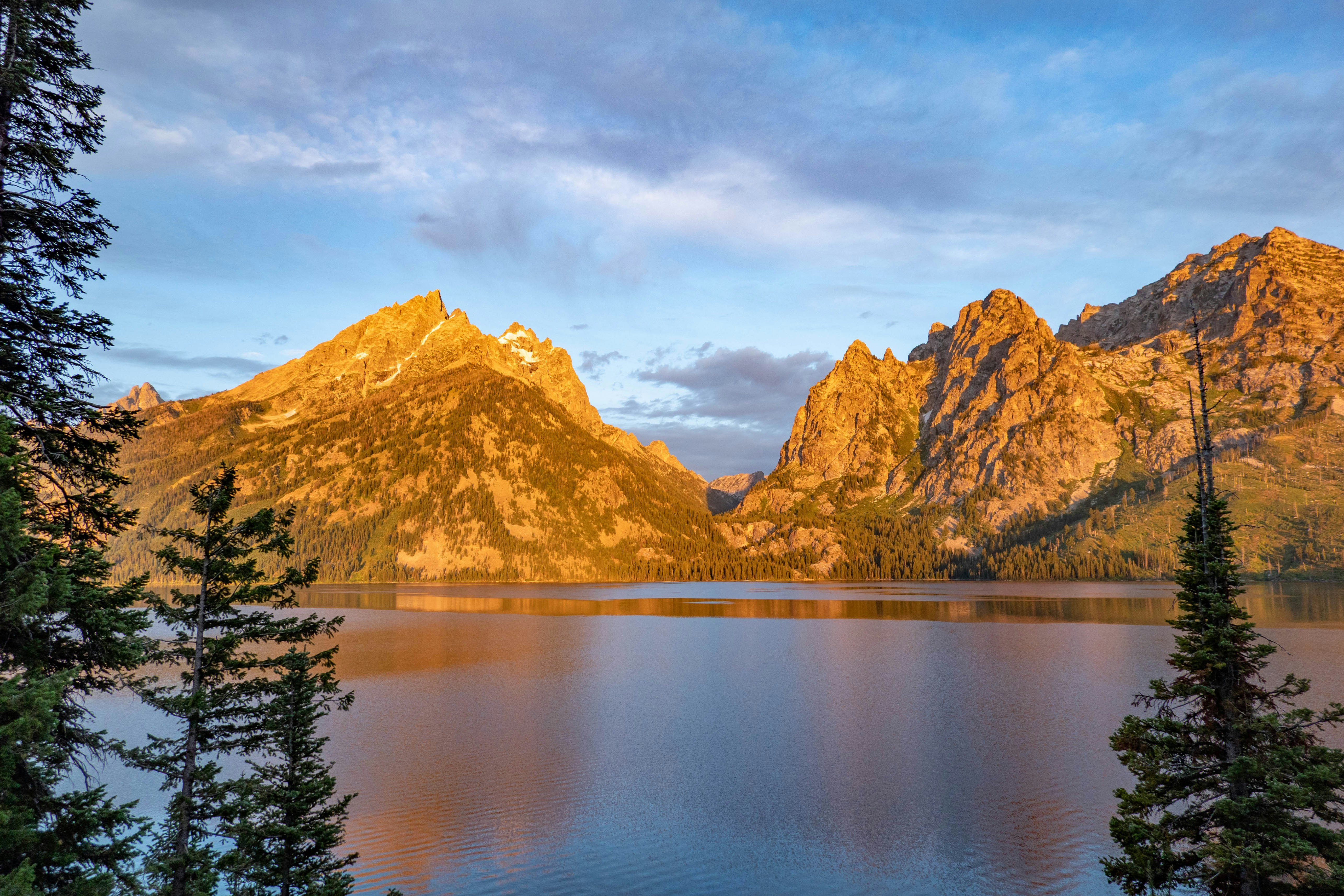 昼間の穏やかな水