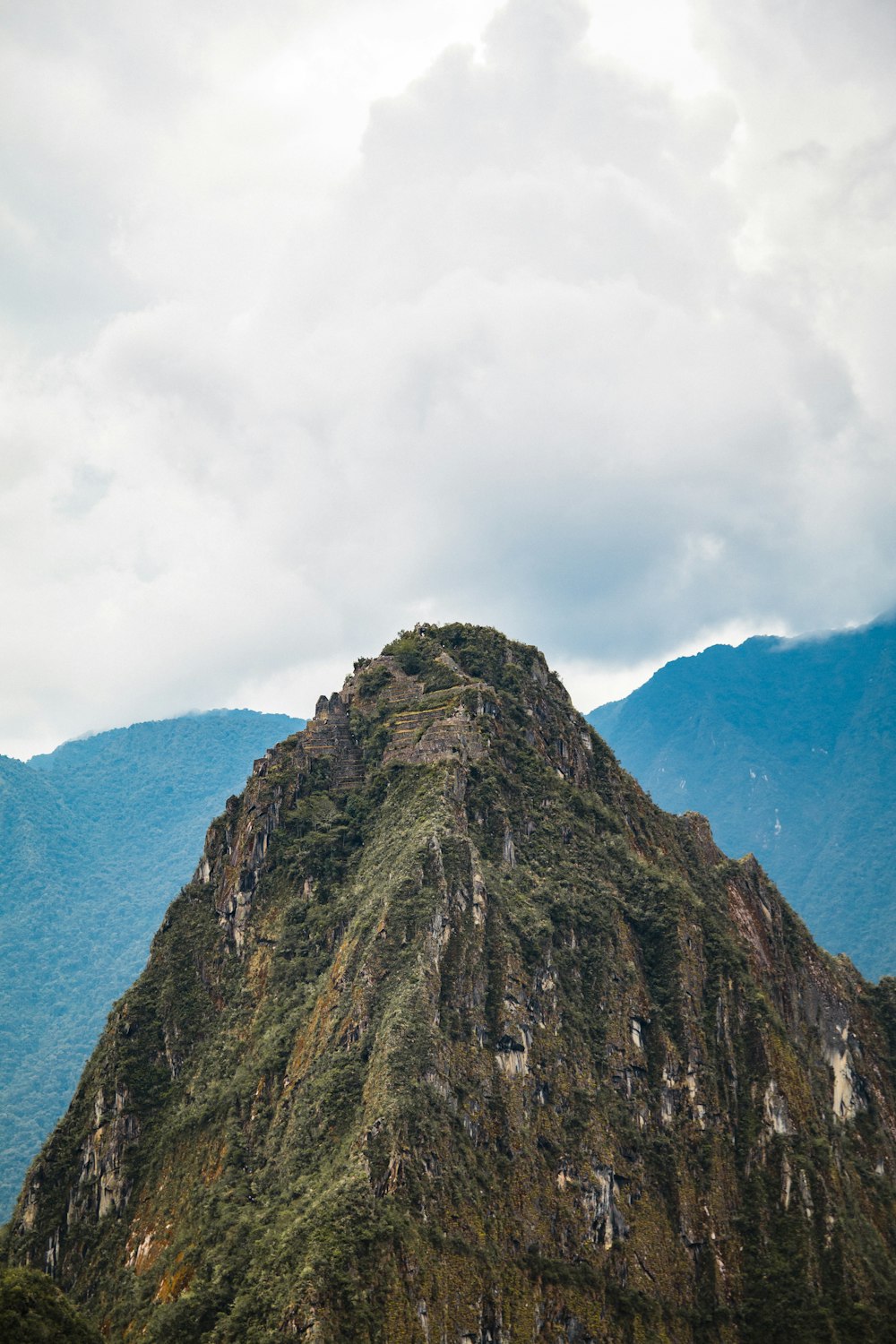 Montaña durante el día