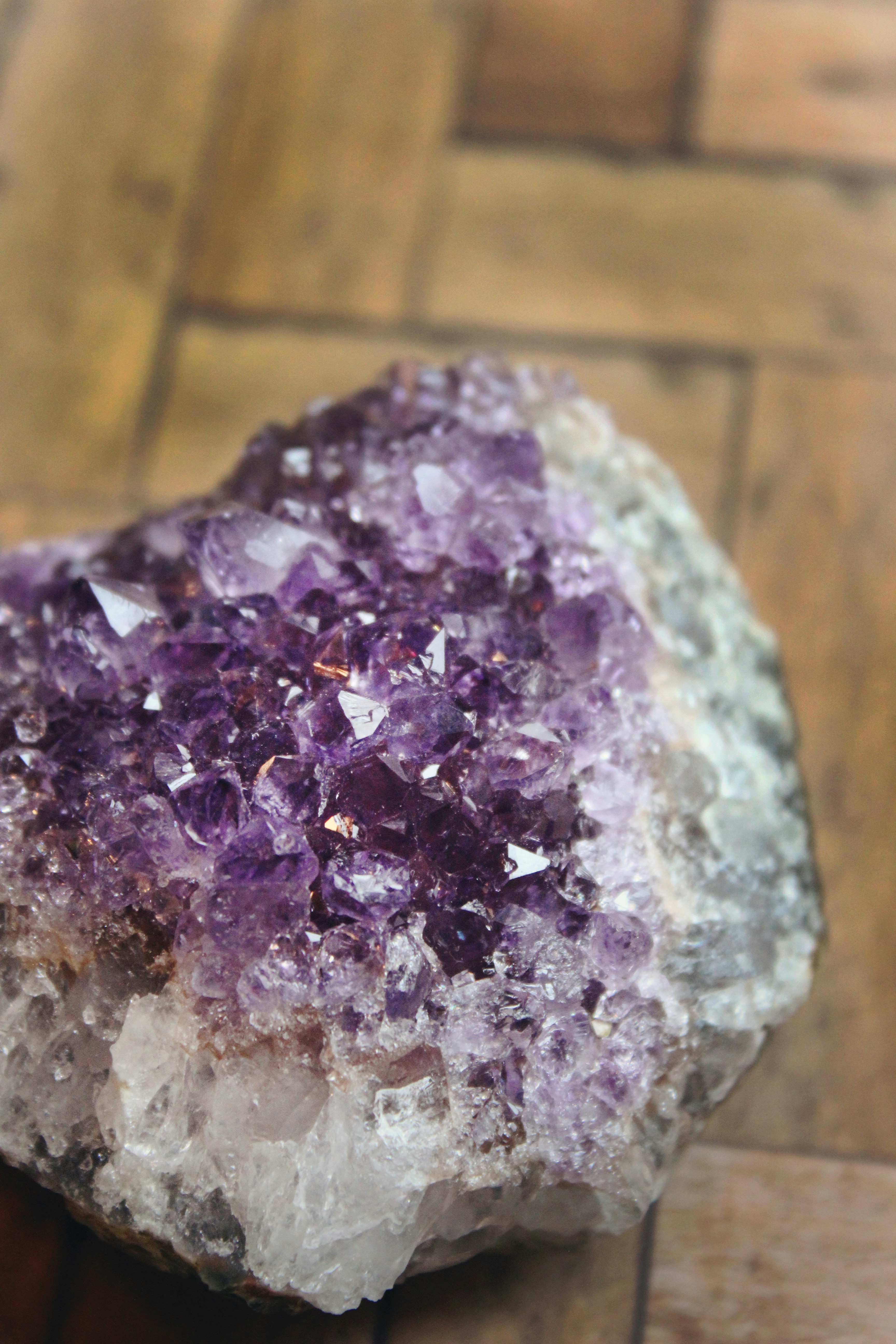 brown and white stone fragment photo – Free Crystal Image on Unsplash