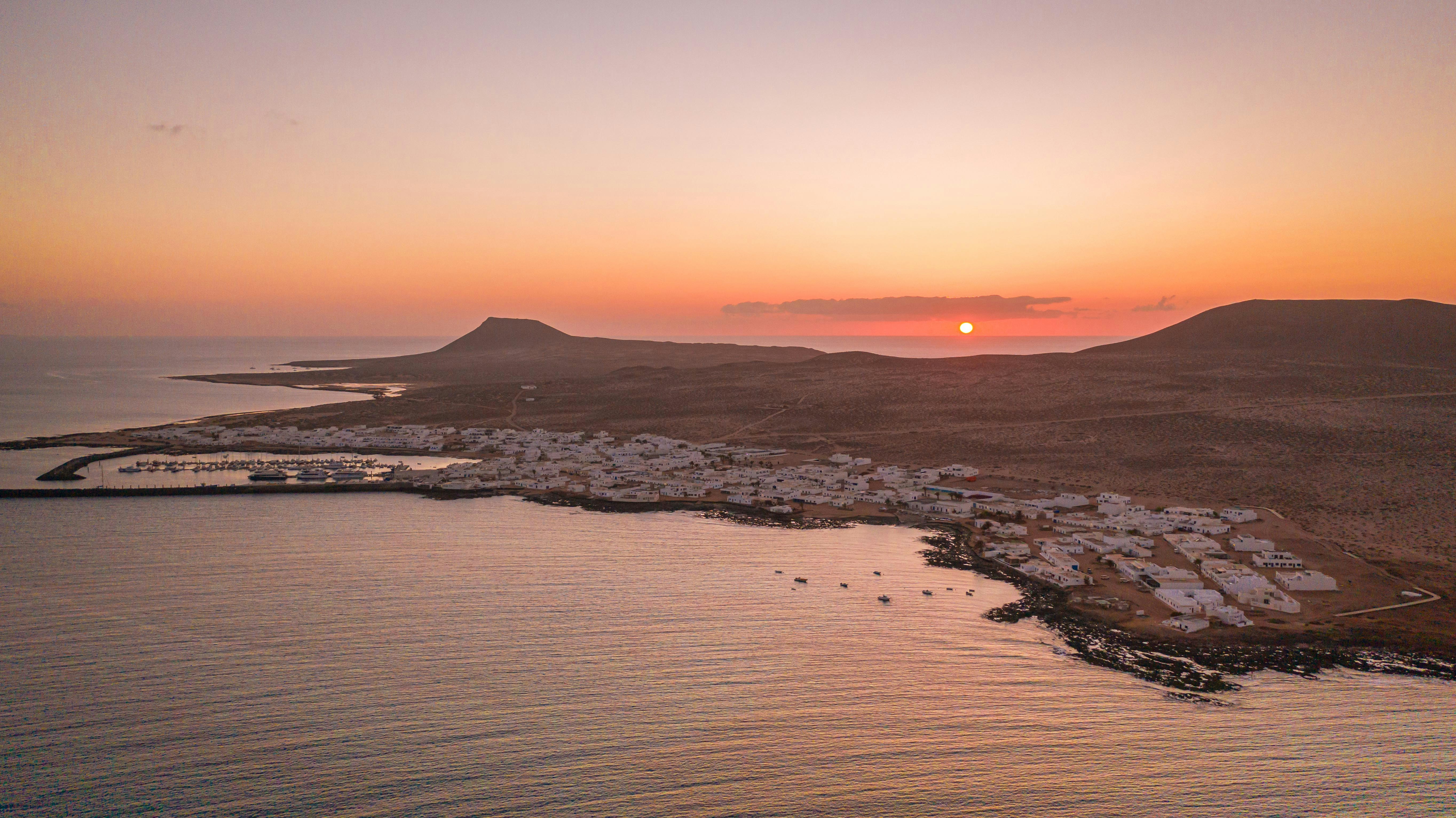 L’île Brown pendant l’heure dorée