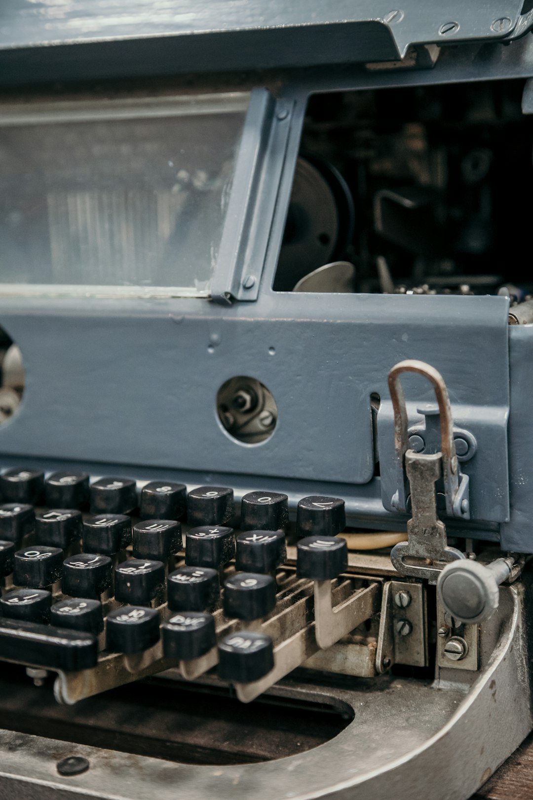 photo of gray typewriter