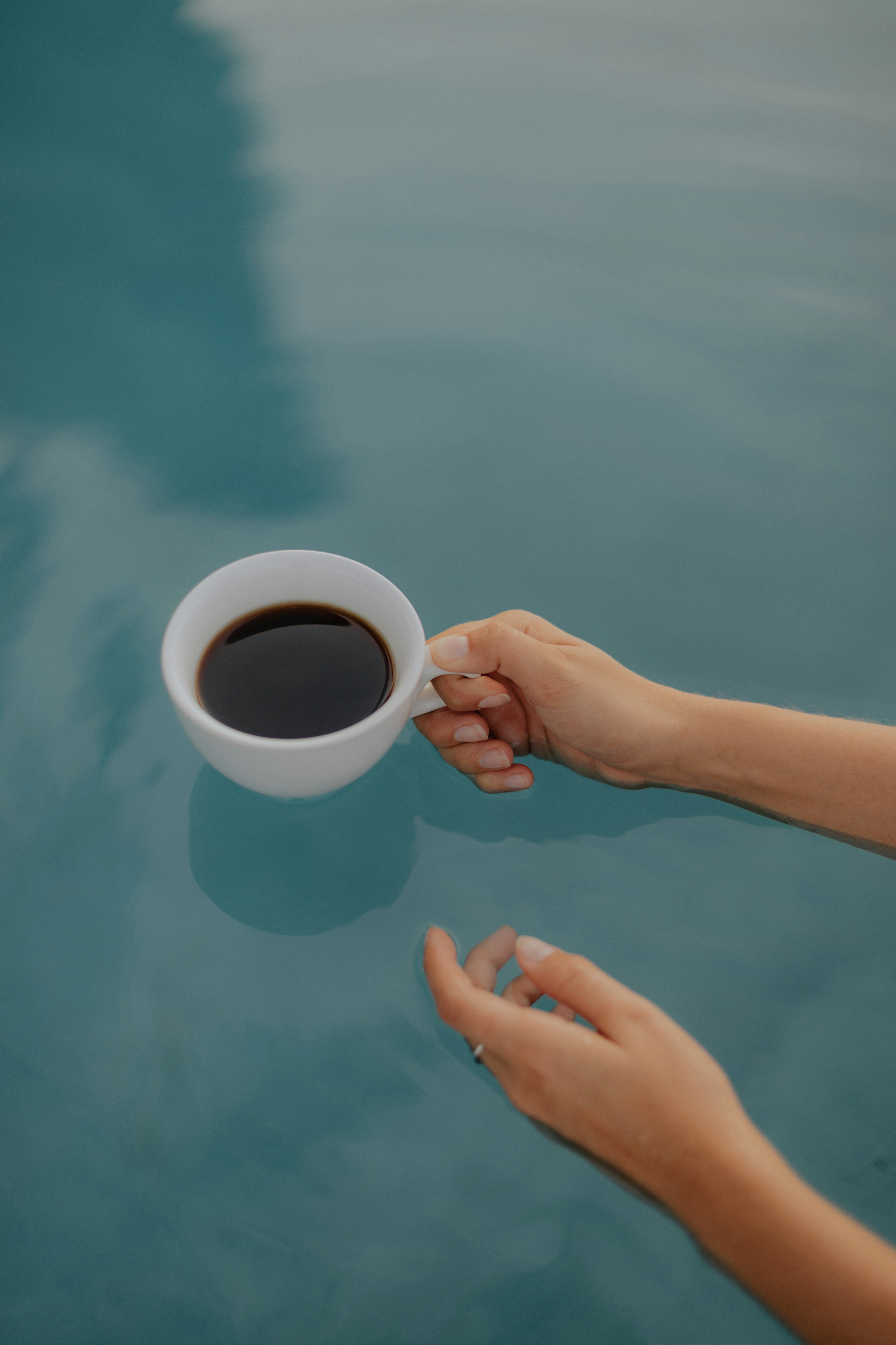 Coffee Cup In Hand Pictures Download Free Images on Unsplash
