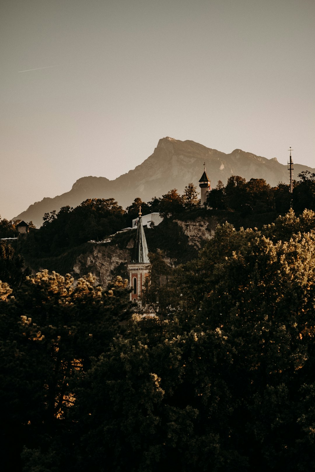 mountains during daytim