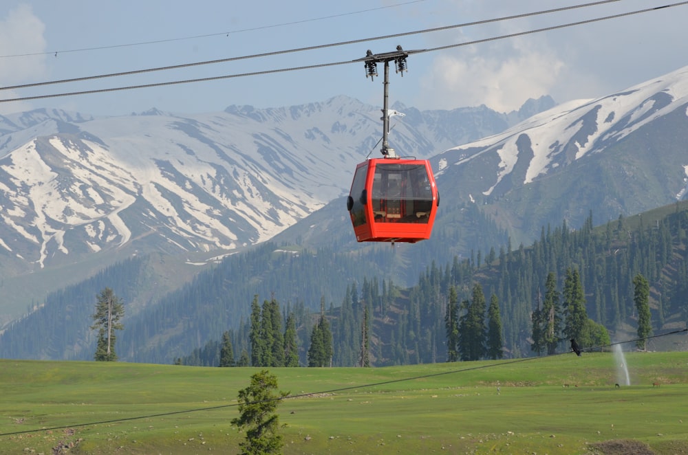 red cable car on focus photography