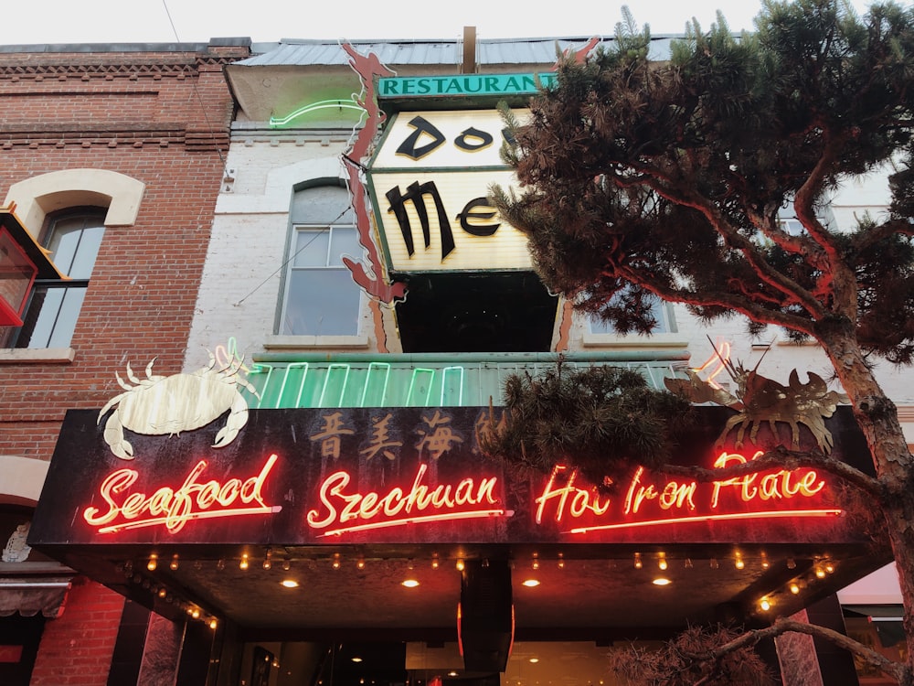 restaurant building on focus photography