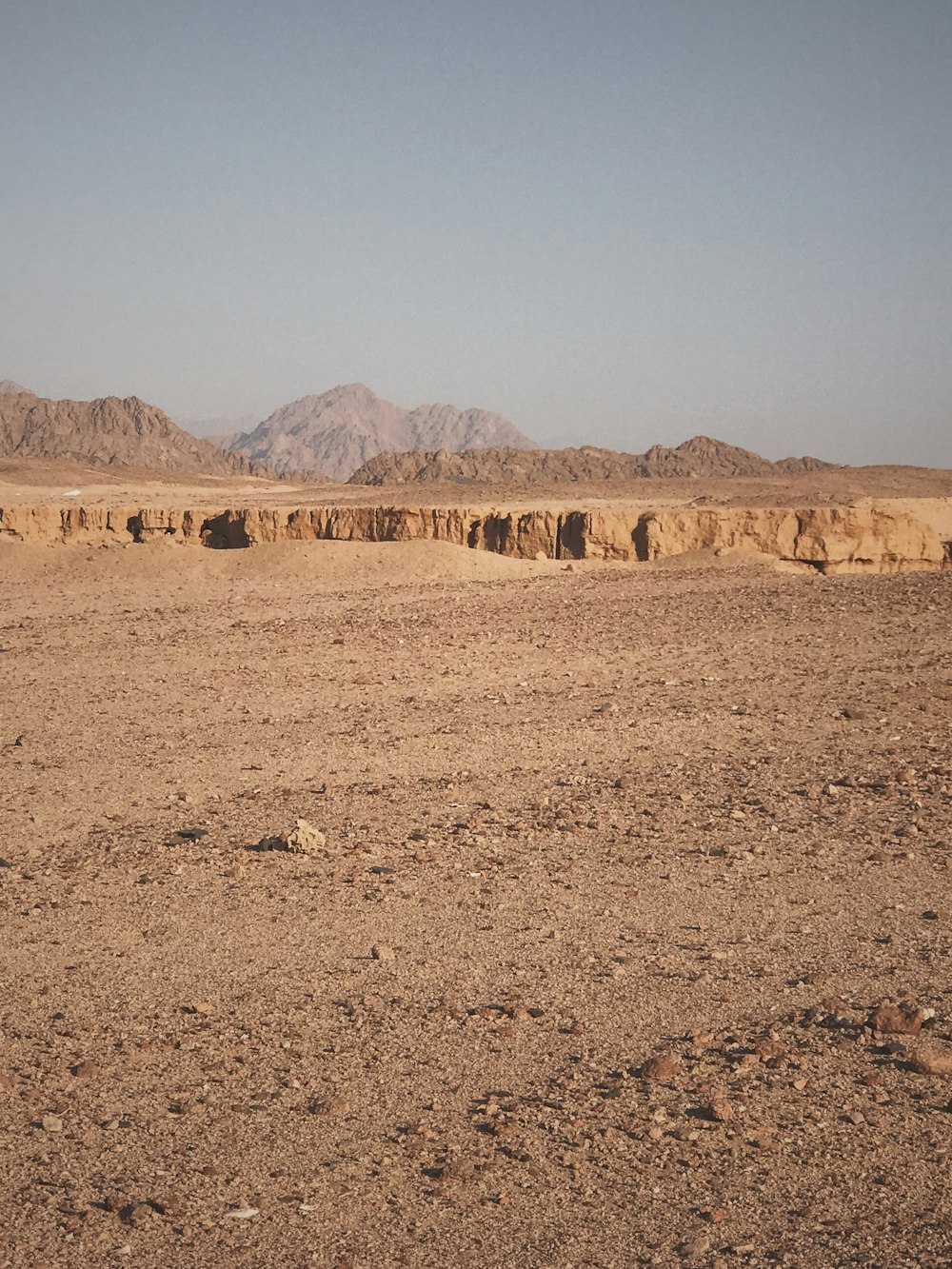 Landschaftsfotografie einer braunen Wüste