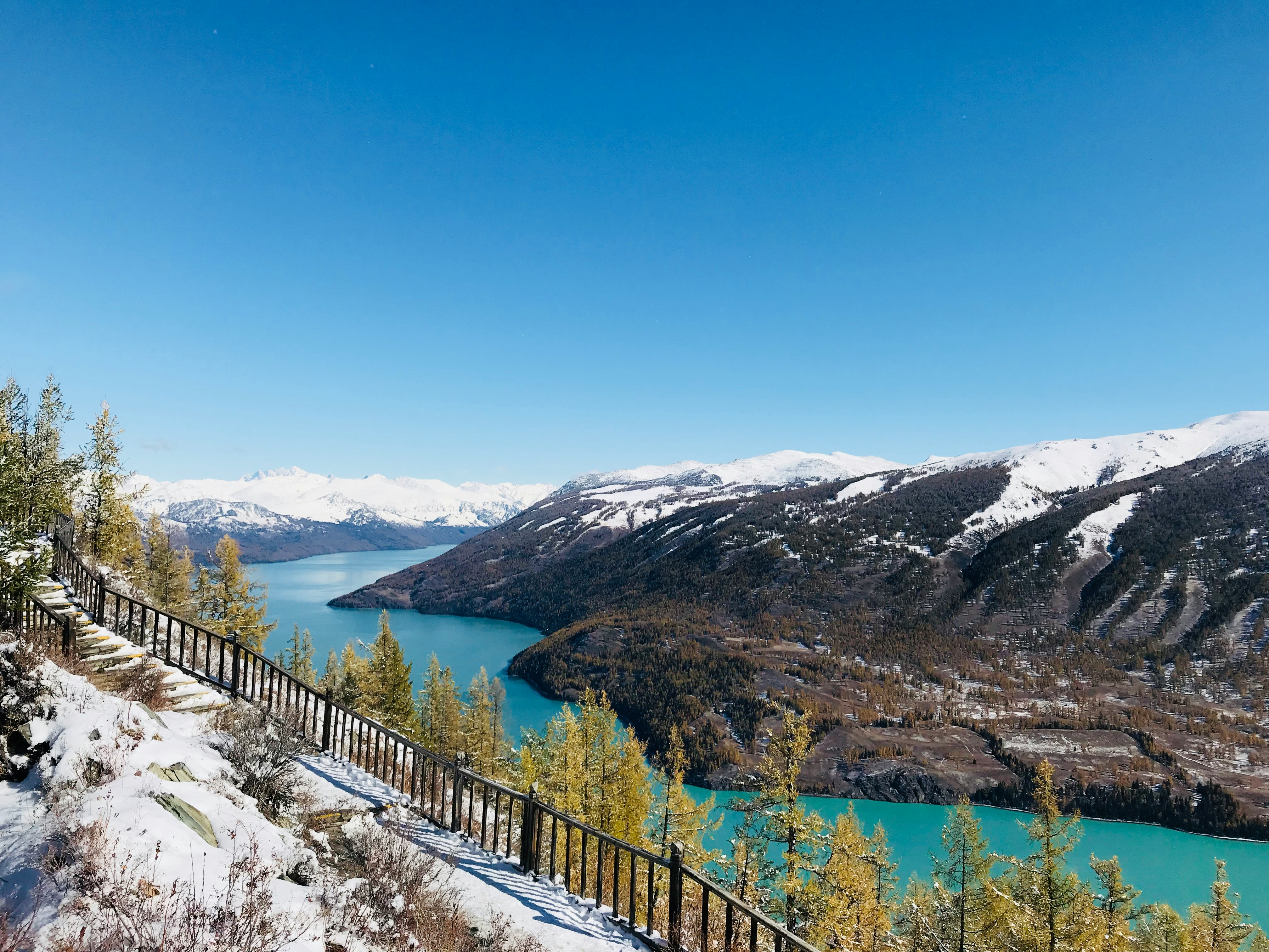 snow-capped mountain during daytime