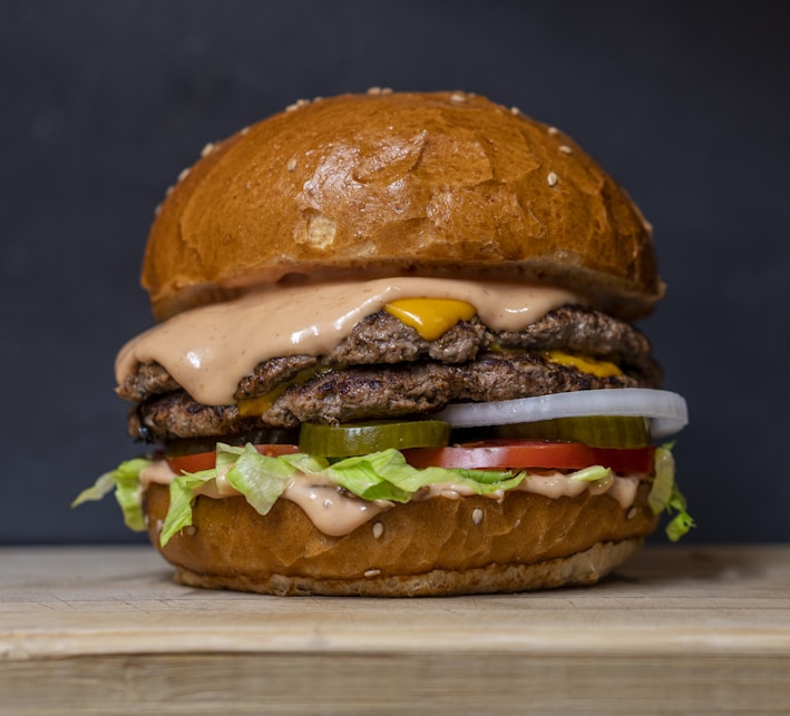 burger with lettuce and tomatoes