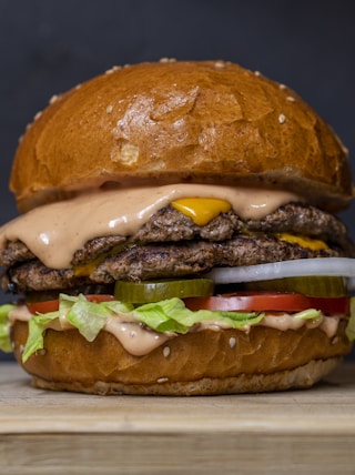 burger with lettuce and tomatoes