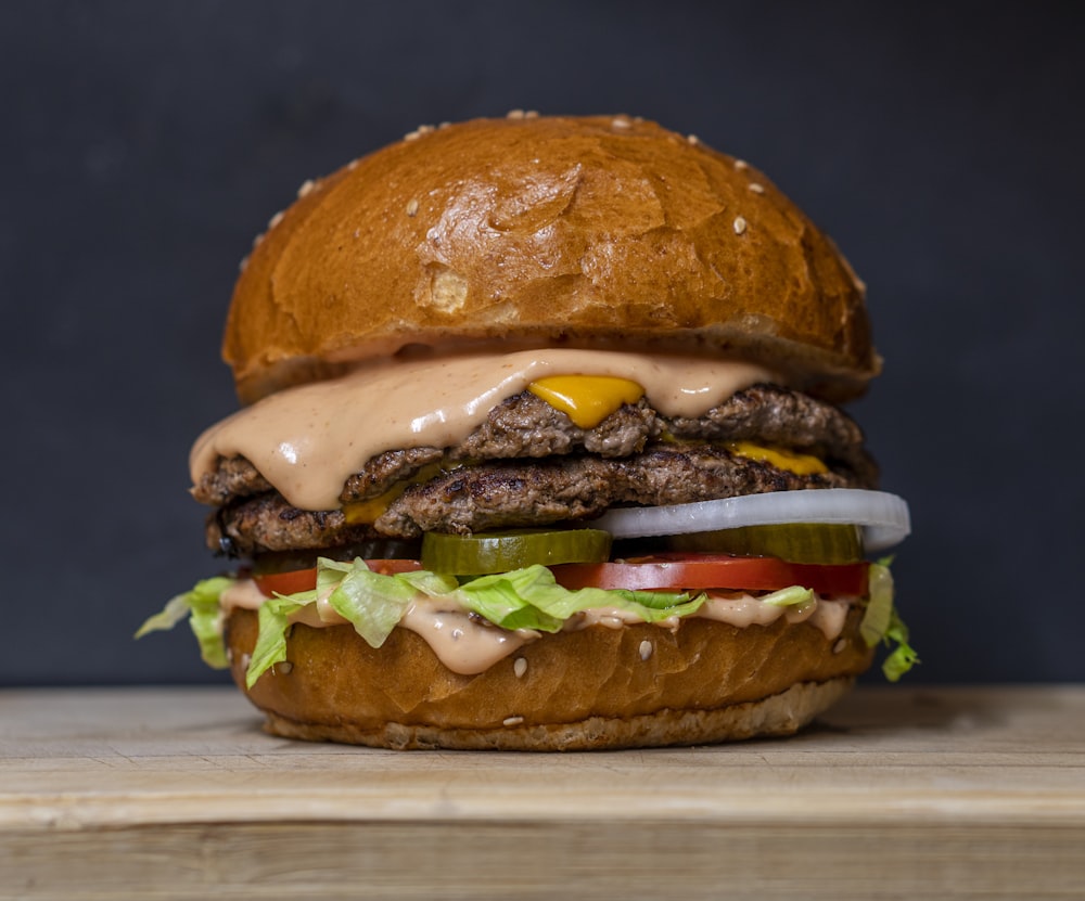 burger with lettuce and tomatoes