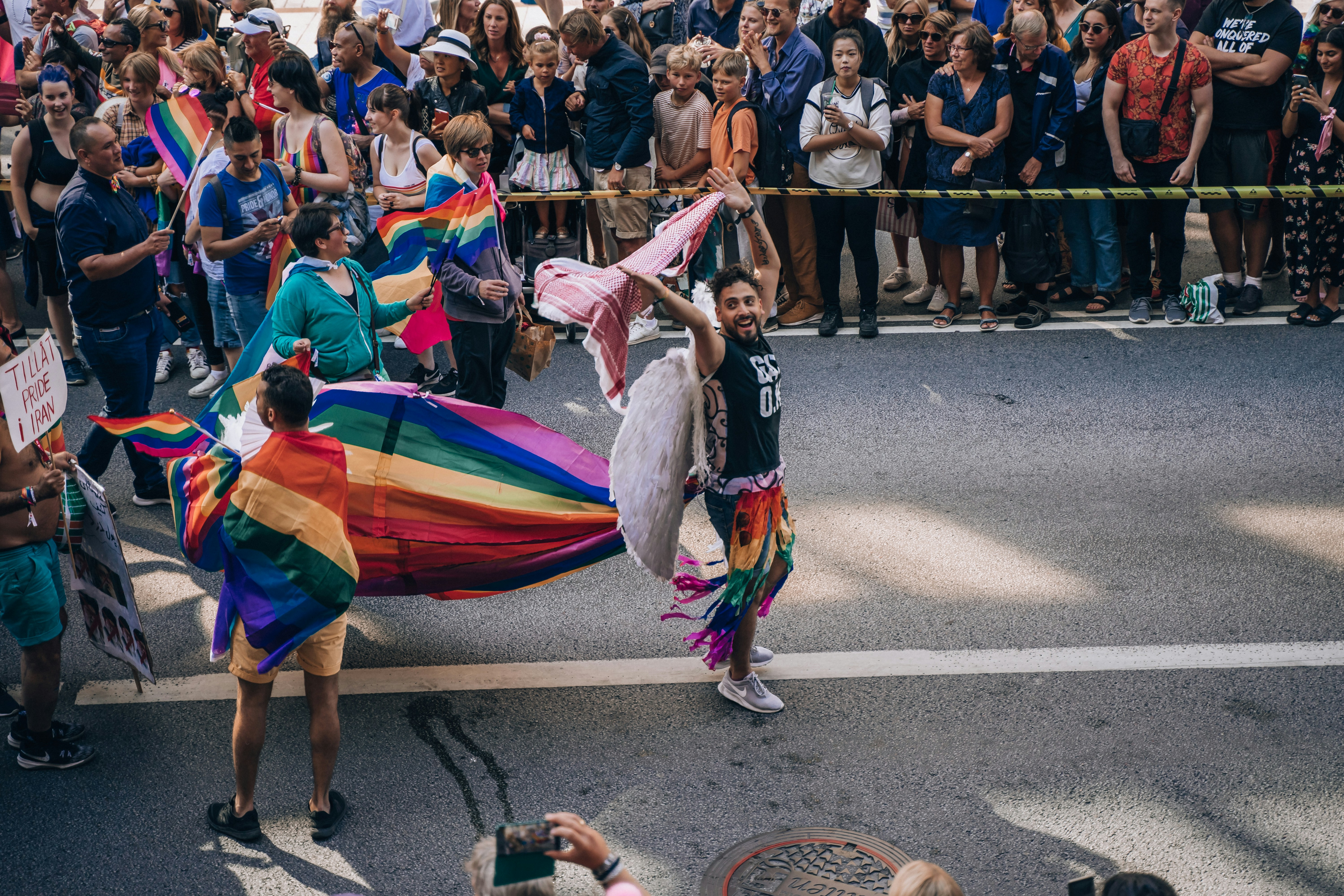 man in black sleeveless shirt