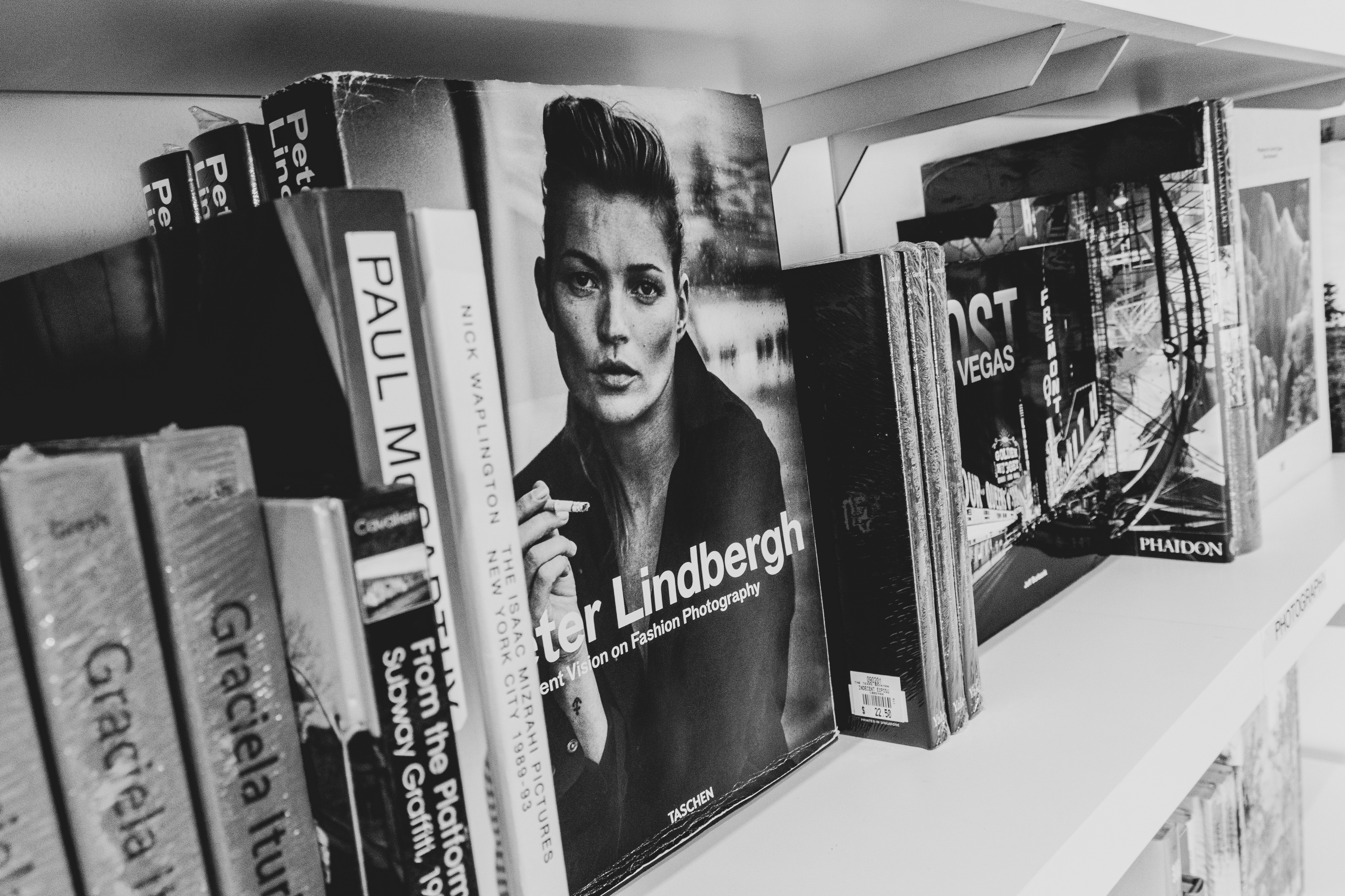 From Backlist to Backstage: Monetizing Midlist Authors with Micro‑Events and Compact Live Drops (2026 Playbook)