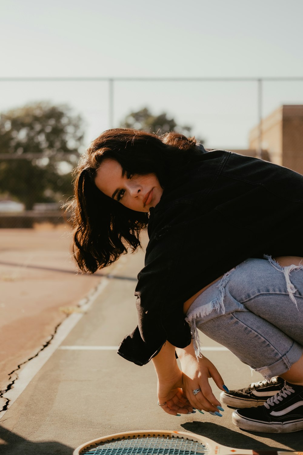 woman wearing black shirt