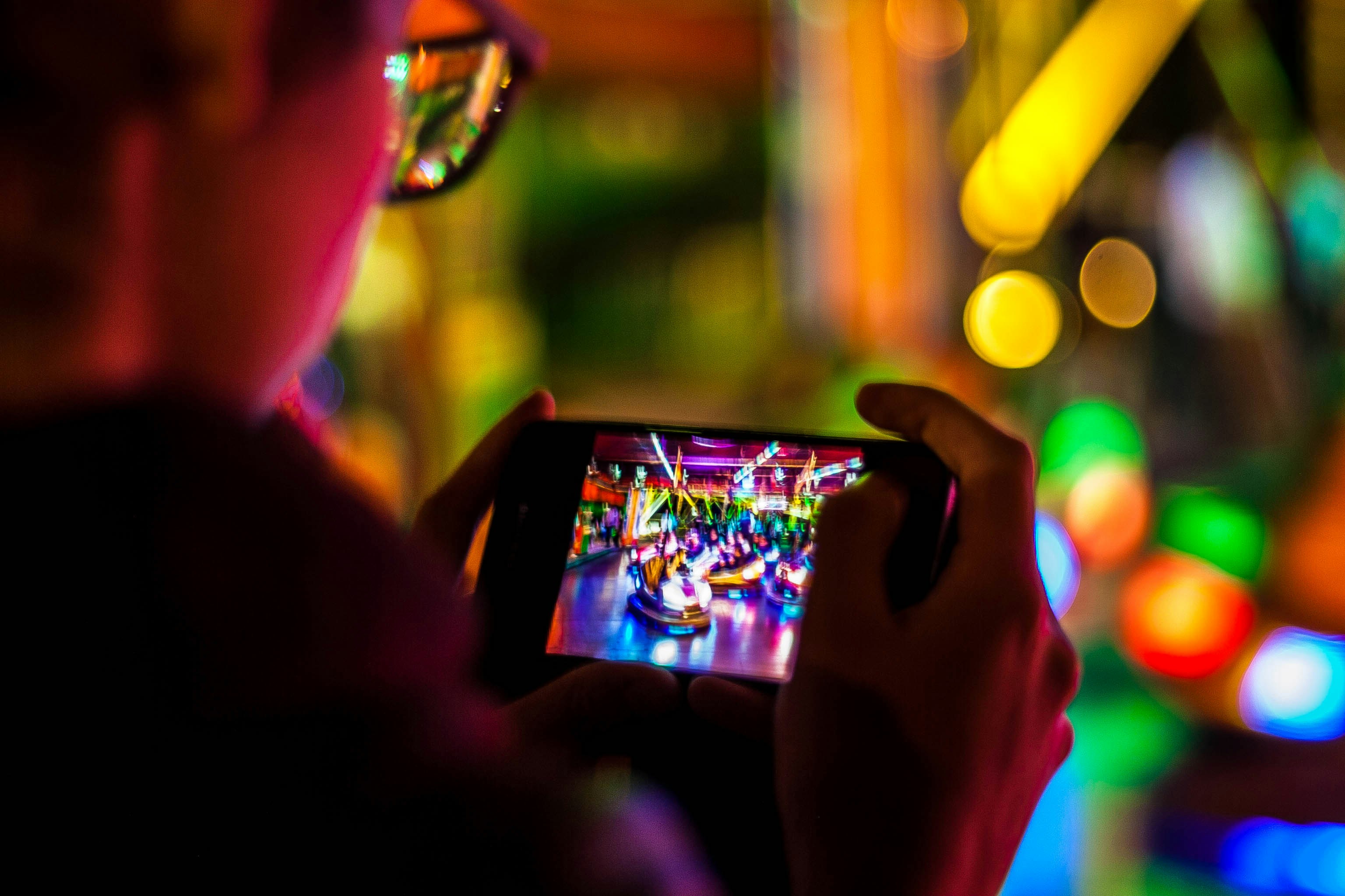 Pocket Power: Why Americans Are Ditching the Desktop and Spinning on the Go