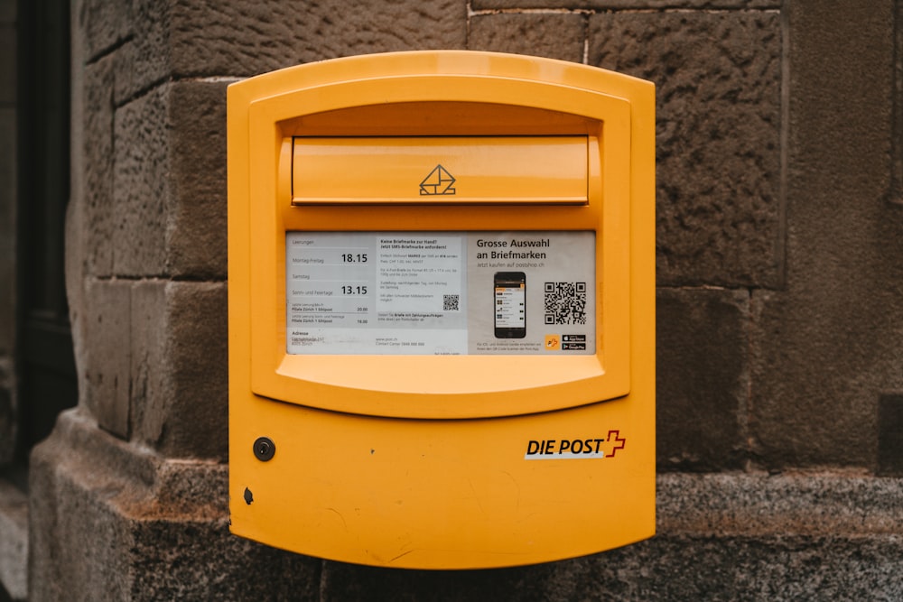 yellow Die Post mail box