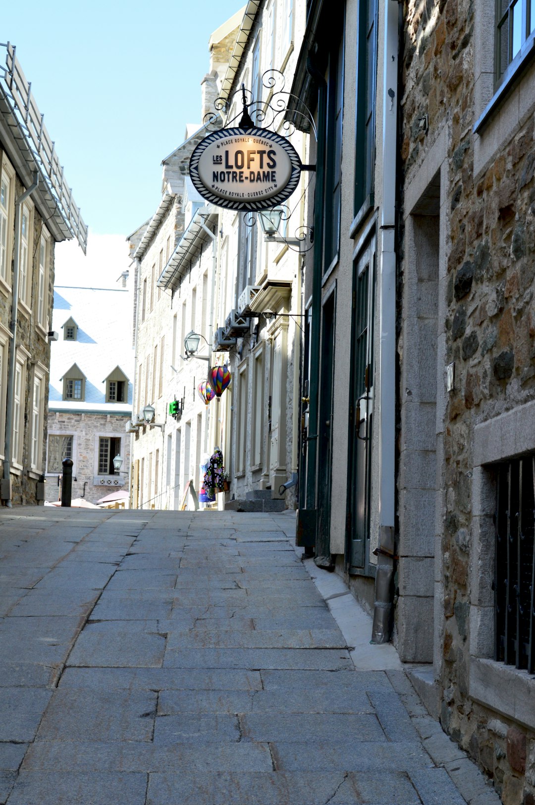 How not to fall in love with this old part of Quebec city, called The Petit Champlain ? 
