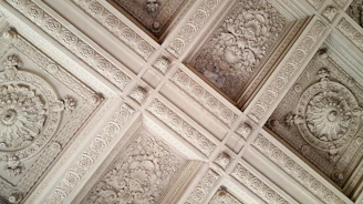 Close-up of a beautifully finished fall ceiling with smooth plaster of Paris details.