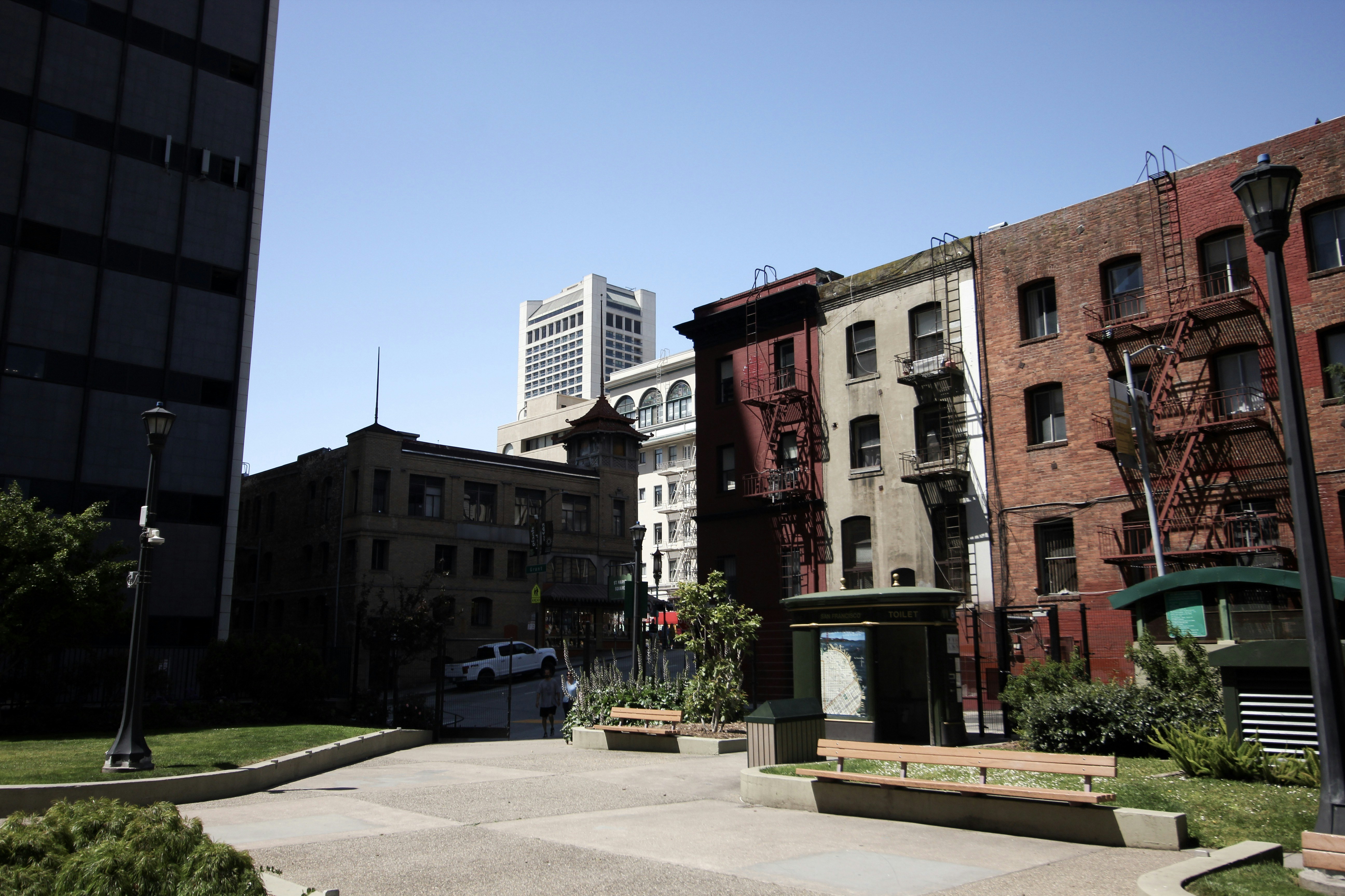 Photo by jonathanolar