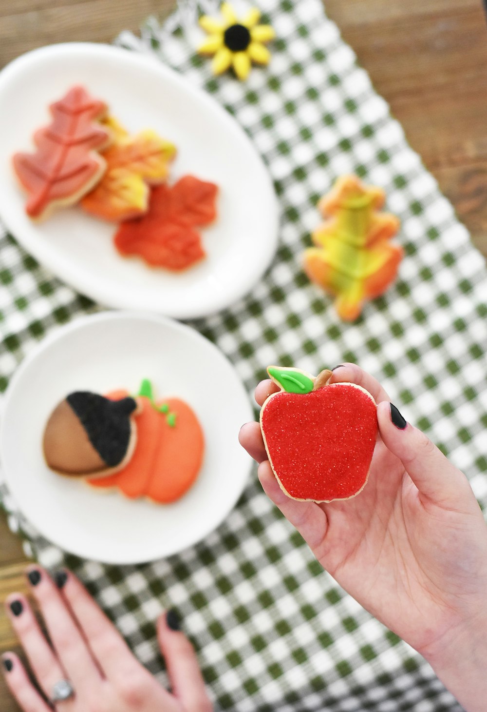 person holding apple fruit