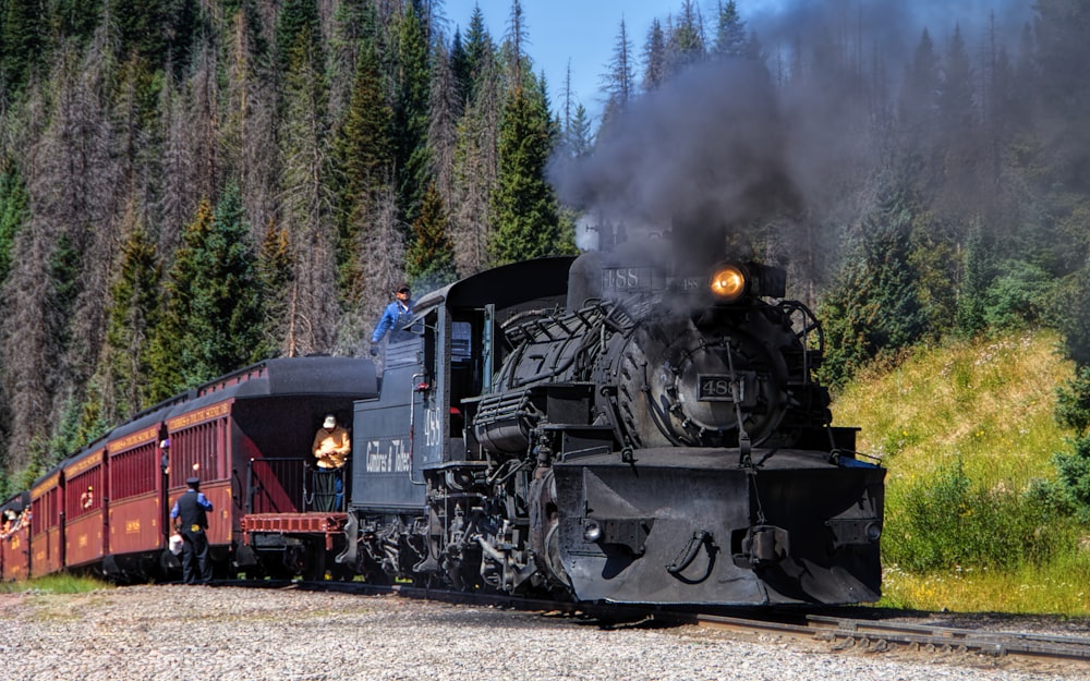 Lokomotive aus schwarzem Stahl