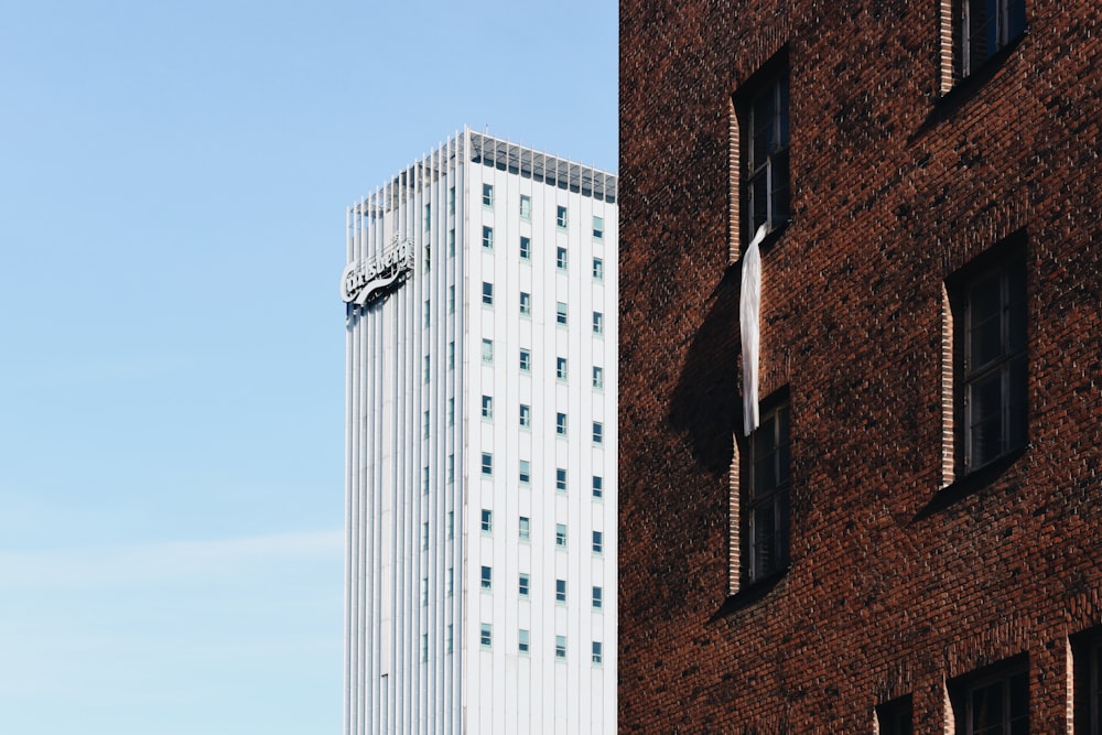 Carlsberg highrise building during daytime