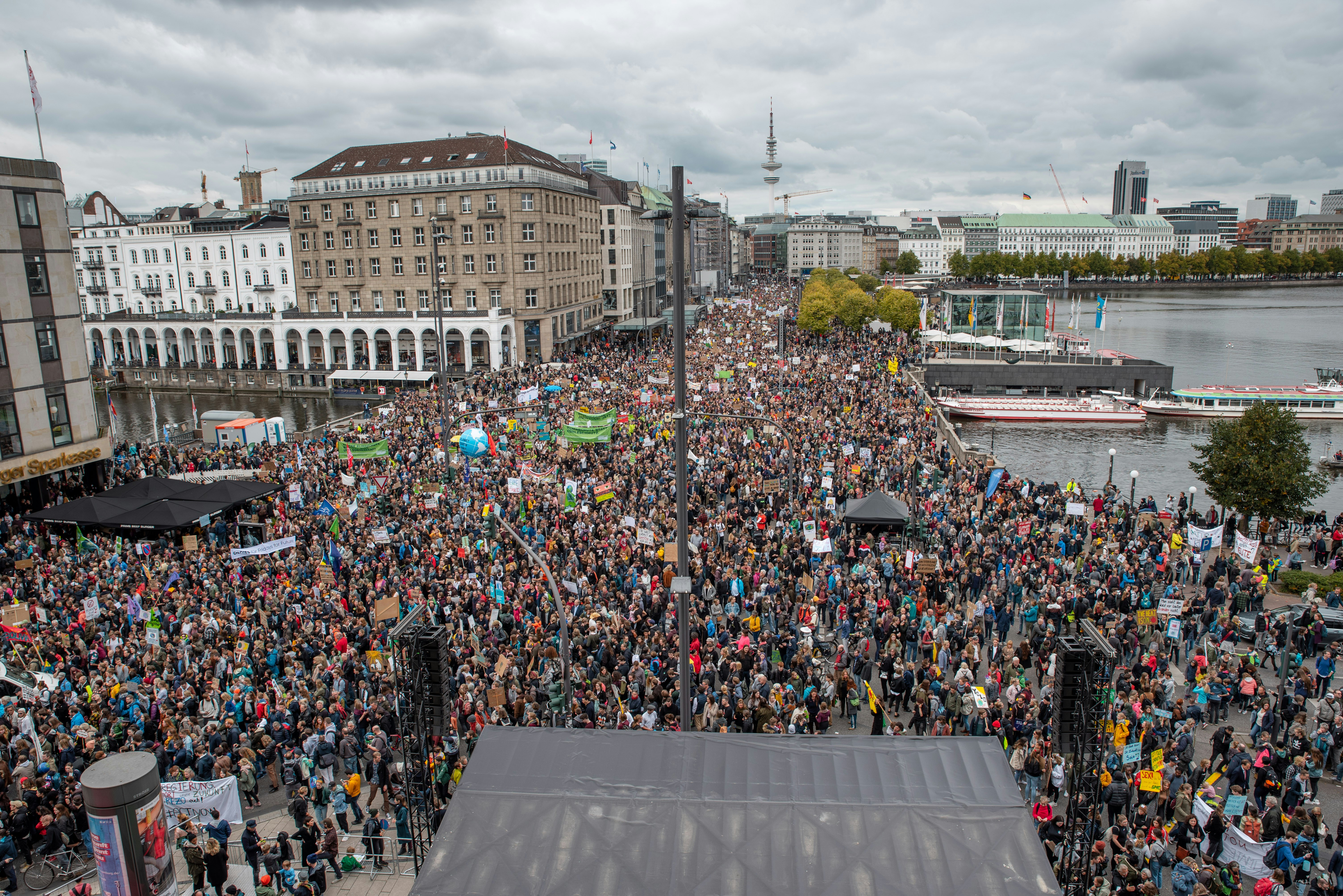  Paaltjes Met Koord Huren - Partytentverhuur  thumbnail
