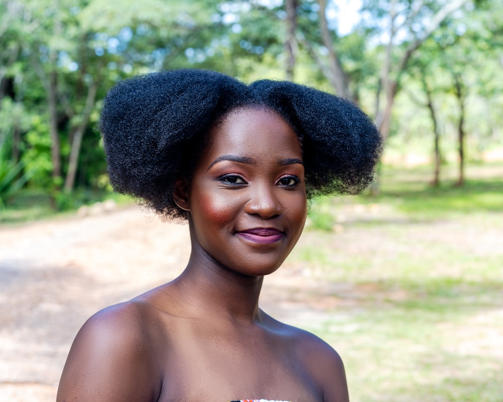 shallow focus photo of woman