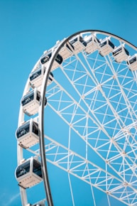 Ferris wheel at daytime