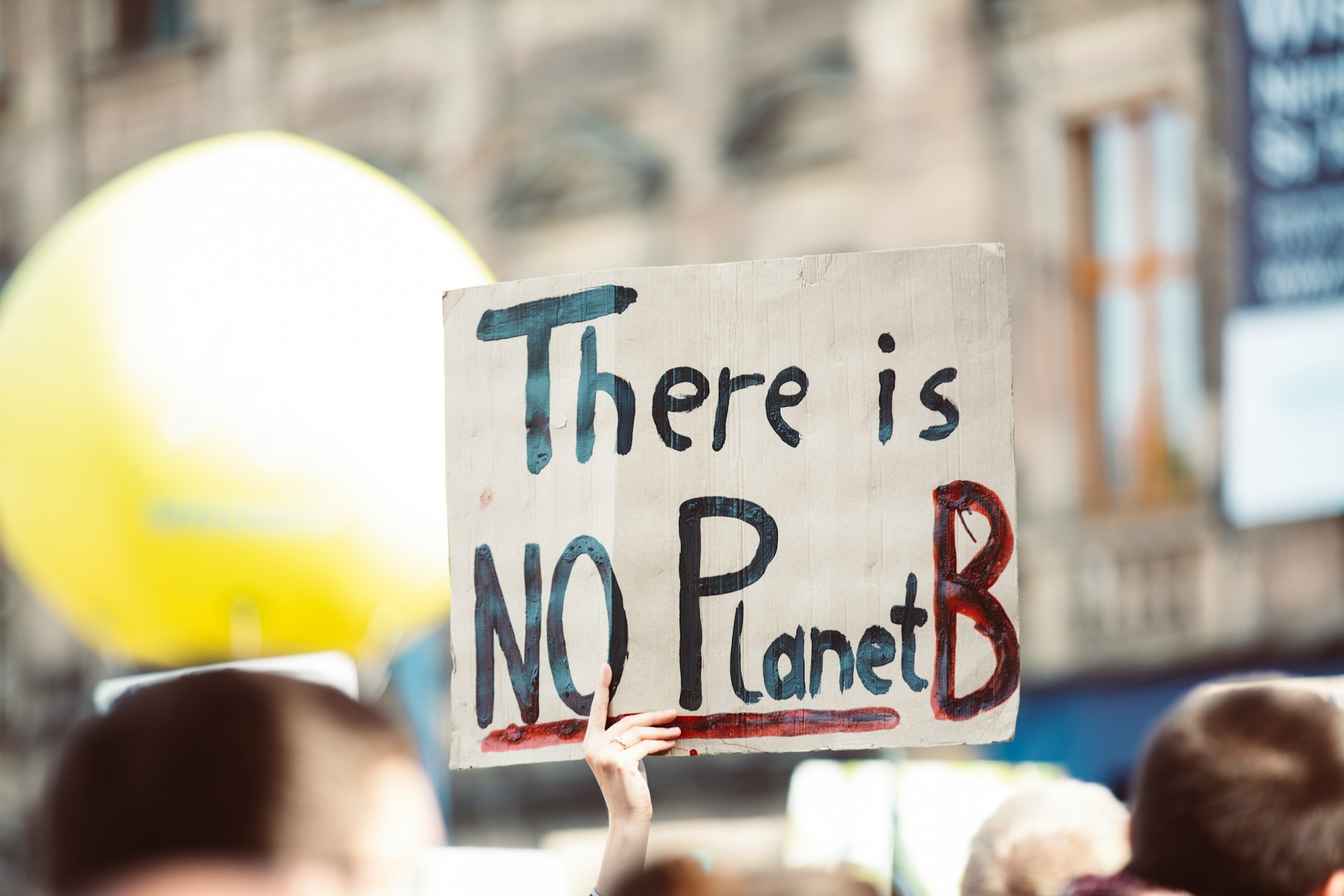 Sustainability, Climate Impact, and Resource Strategies of Digital Stars