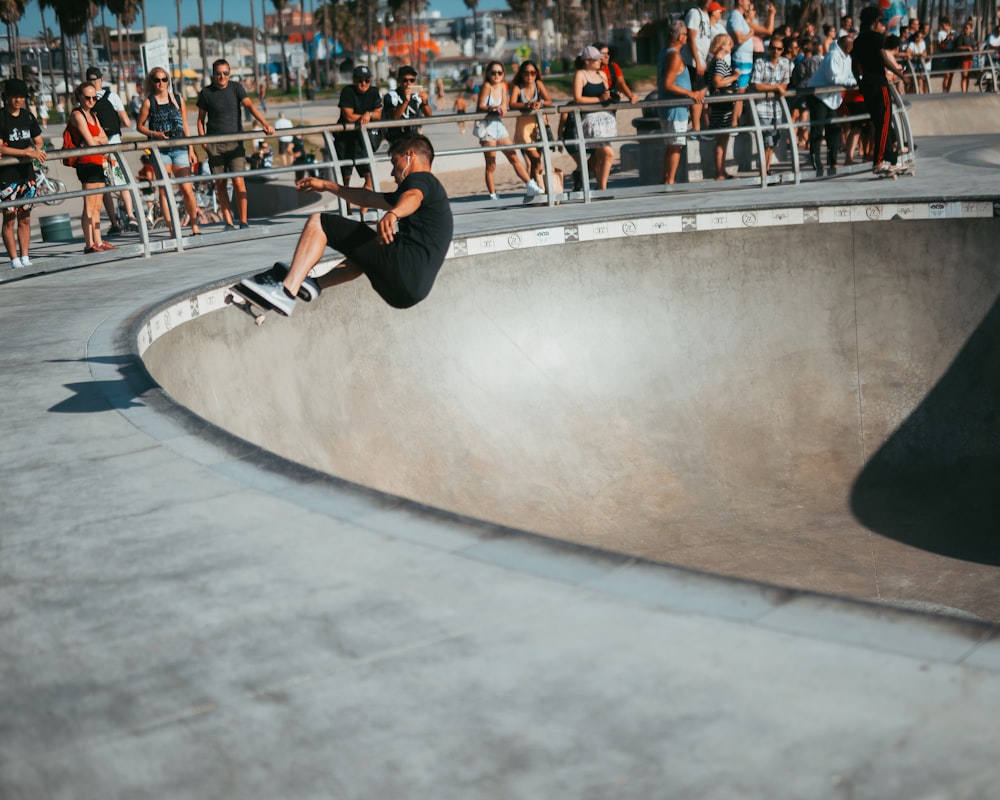 man playing skateboard at daytime