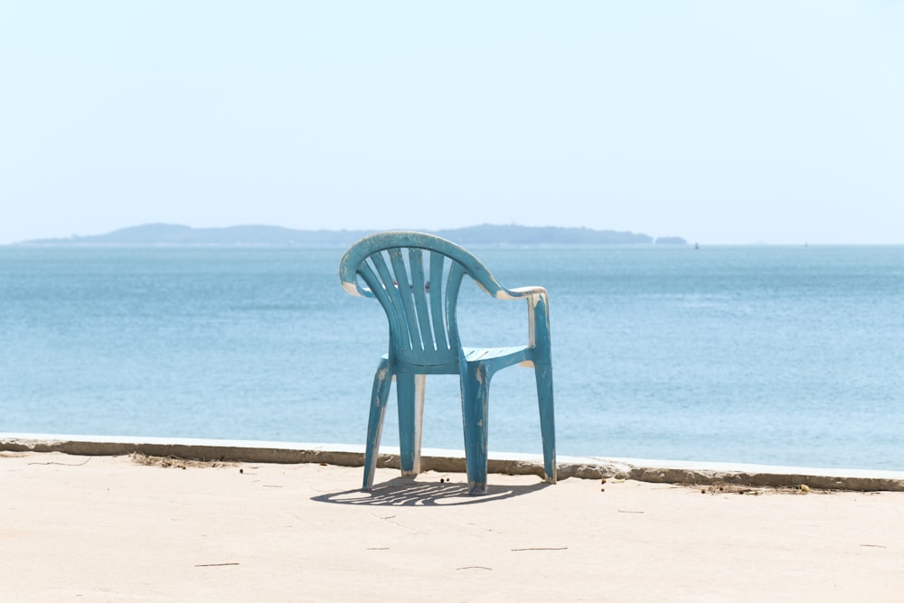 poltrona monoblocco blu fronte mare