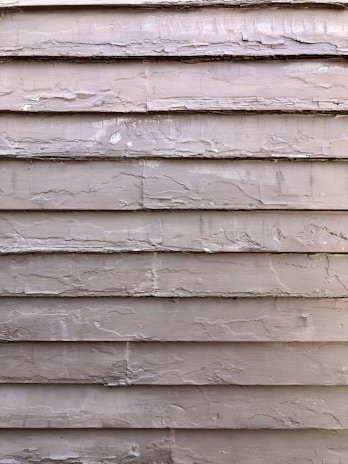 Exterior siding covered in dirt and mildew before pressure washing.