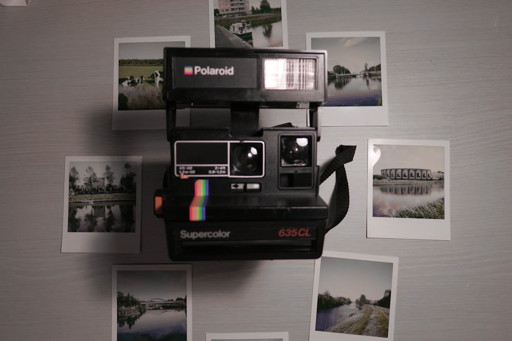 Cámara Polaroid negra