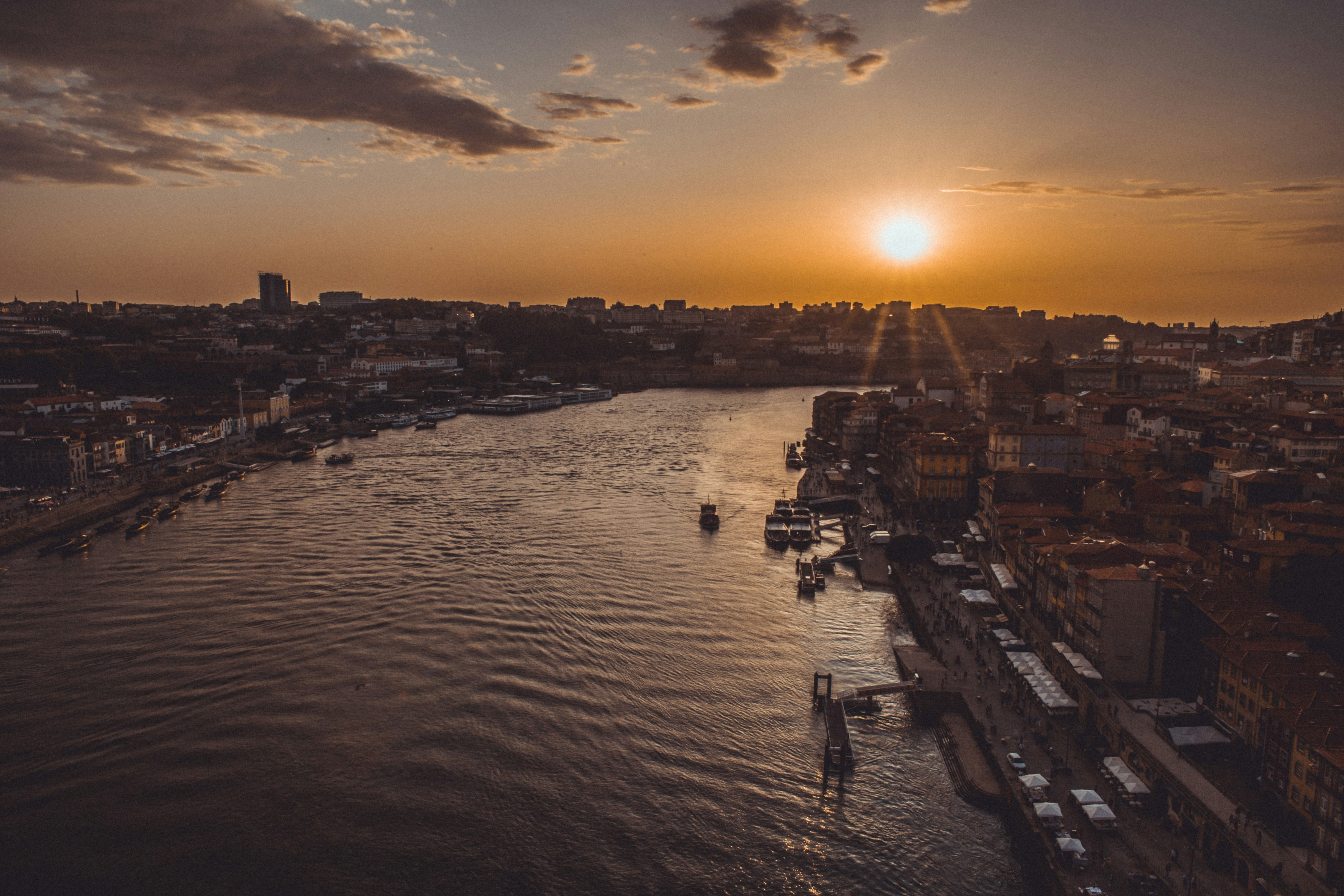 Photo by mateusjatenee