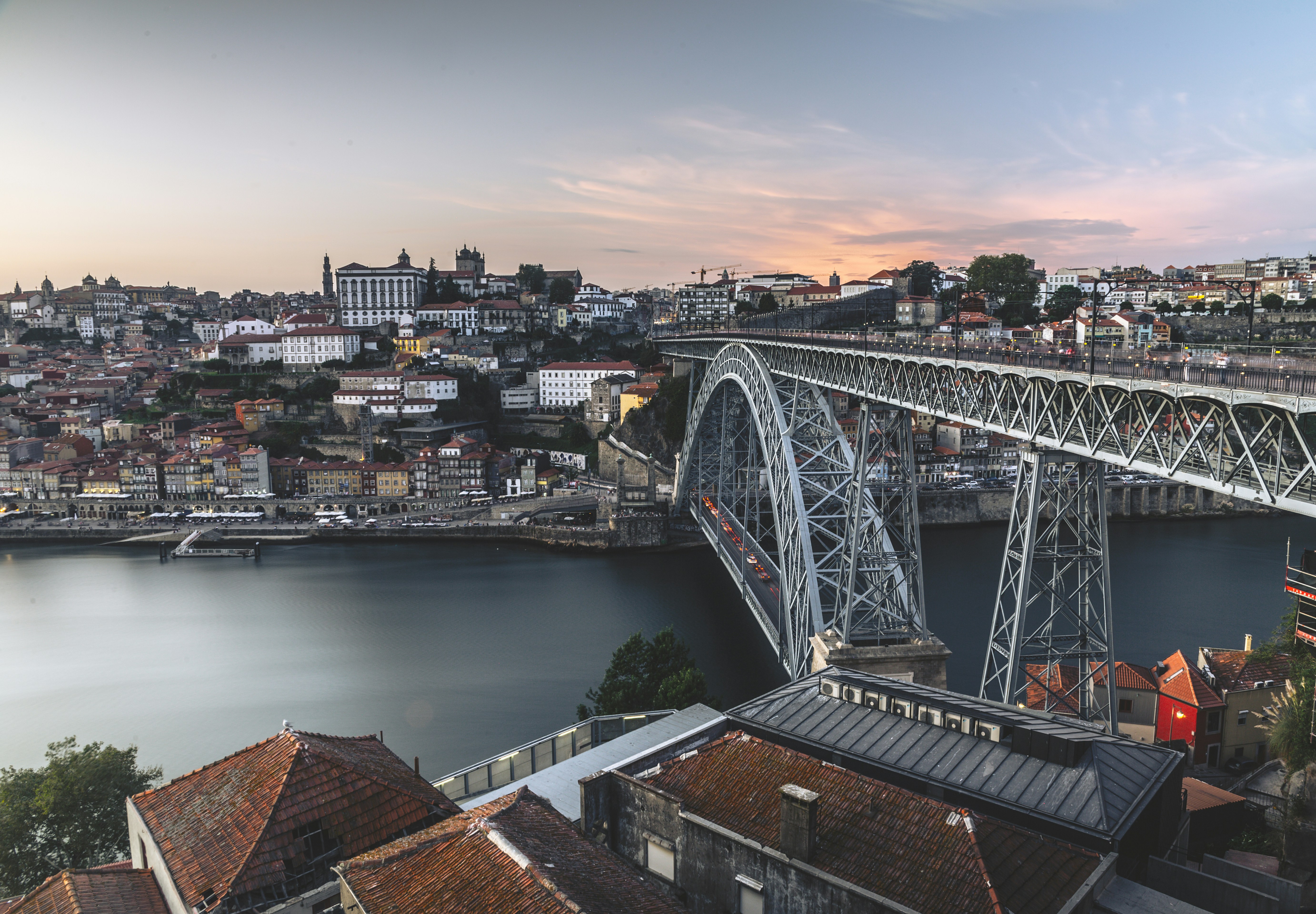 Photo by mateusjatenee