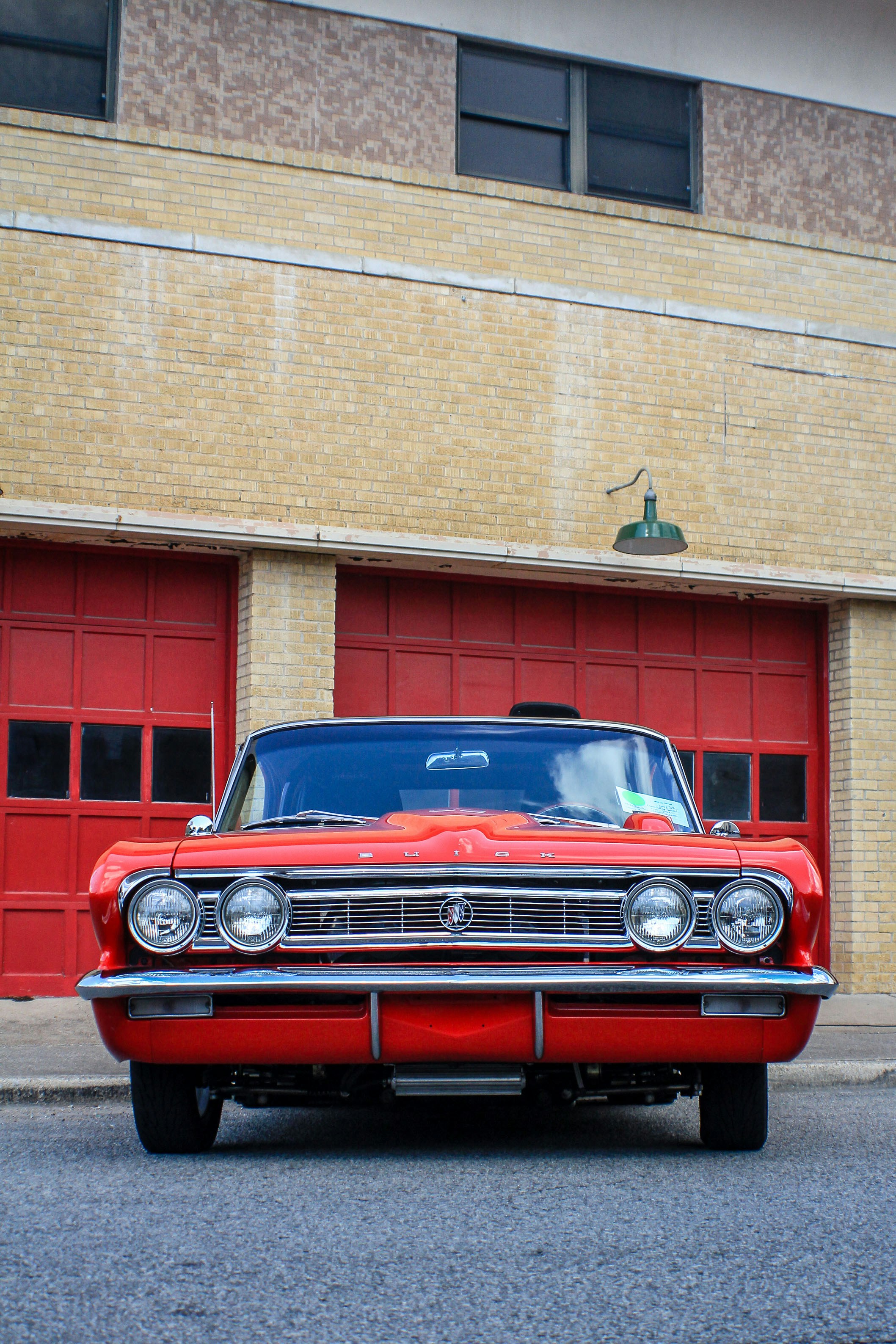 赤い車の写真 Unsplashの無料写真